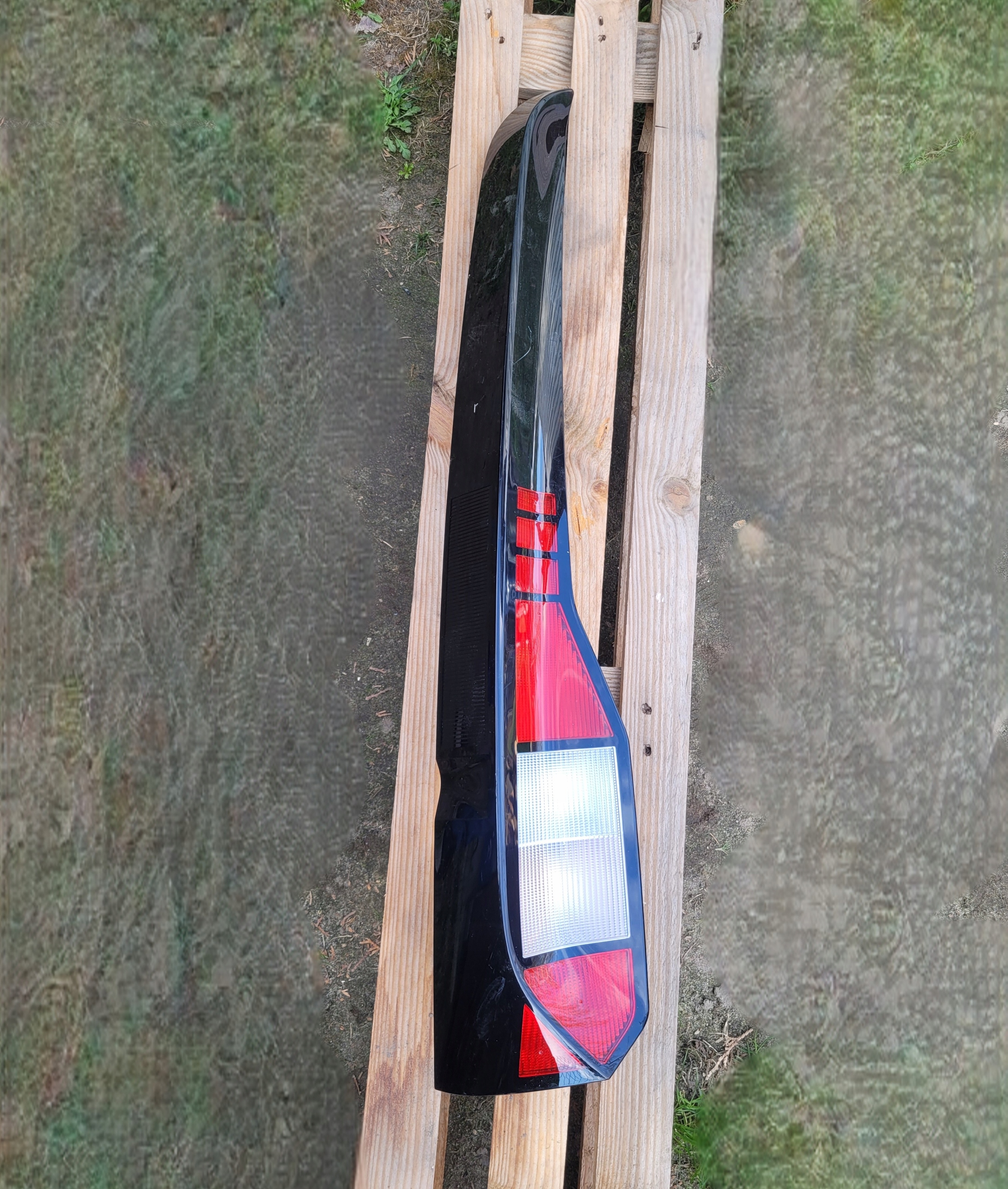 LAMPA LEWA TYŁ TYLNA VW CADDY V 2K7945257