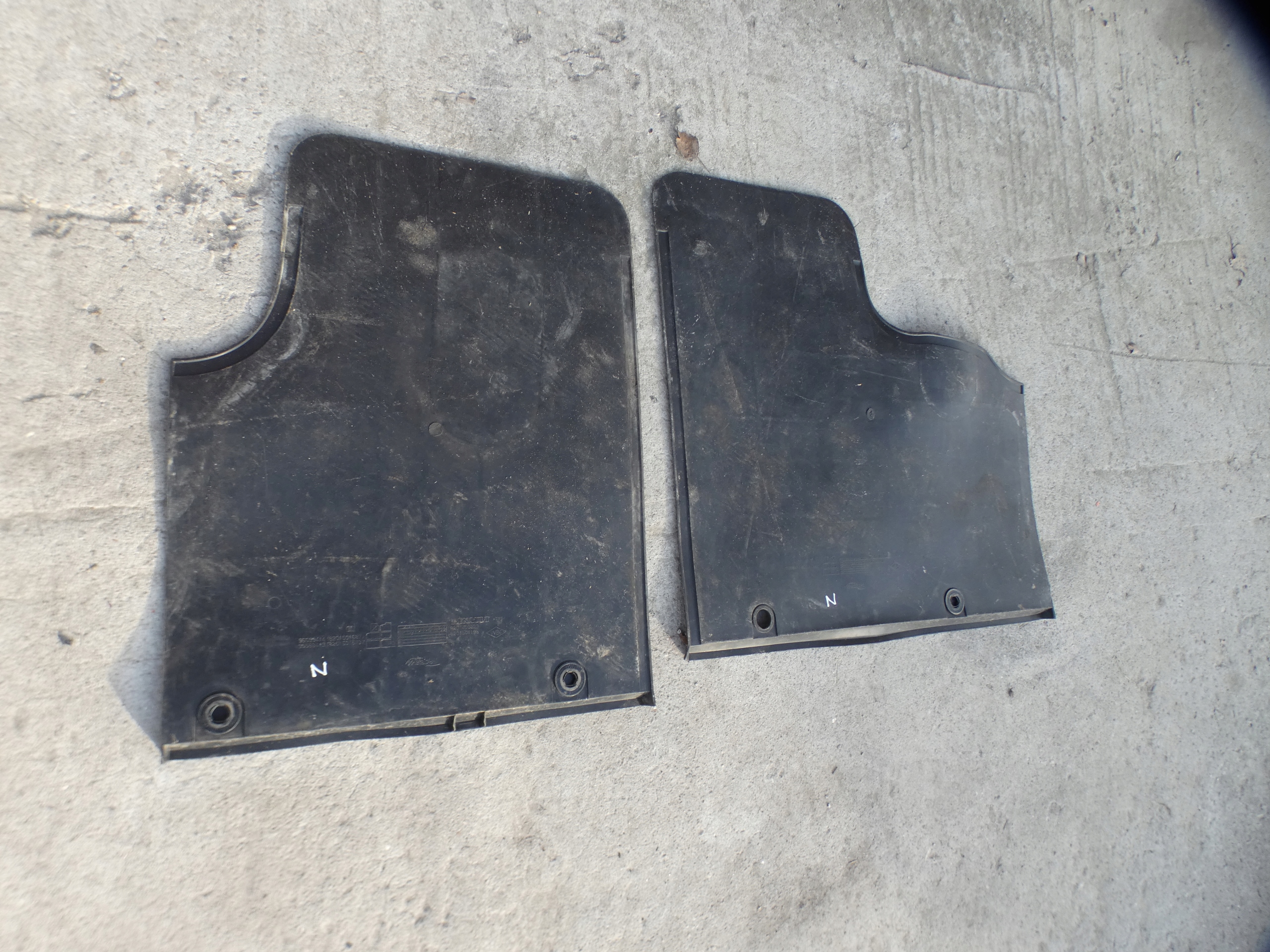 Opel Vivaro mats samochodowe 95599414 left right