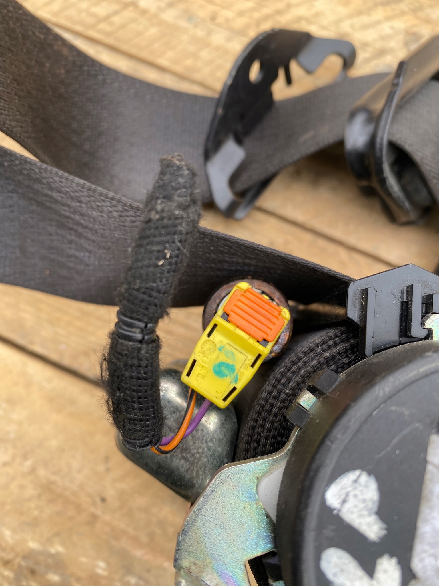 tension belt safety left front front left 13297088 13251147