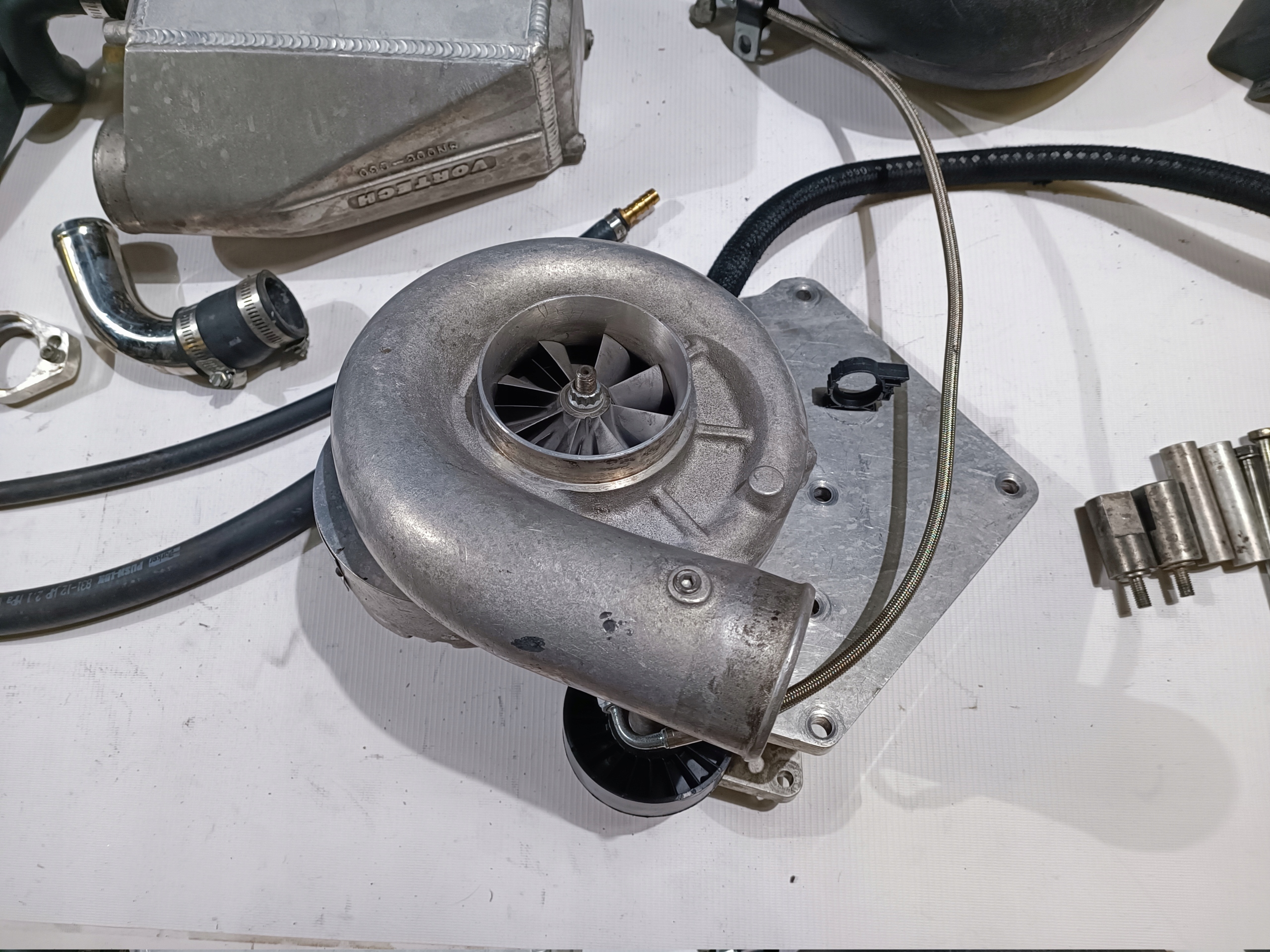 SESTAVA doladowania kompresor Vortech Mustang 4.6