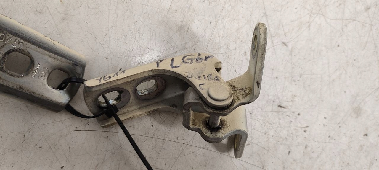 hinge door left front Opel Zafira C 1,6 TB