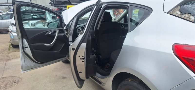 tür heck hinten links OPEL ASTRA J code LAK Z176