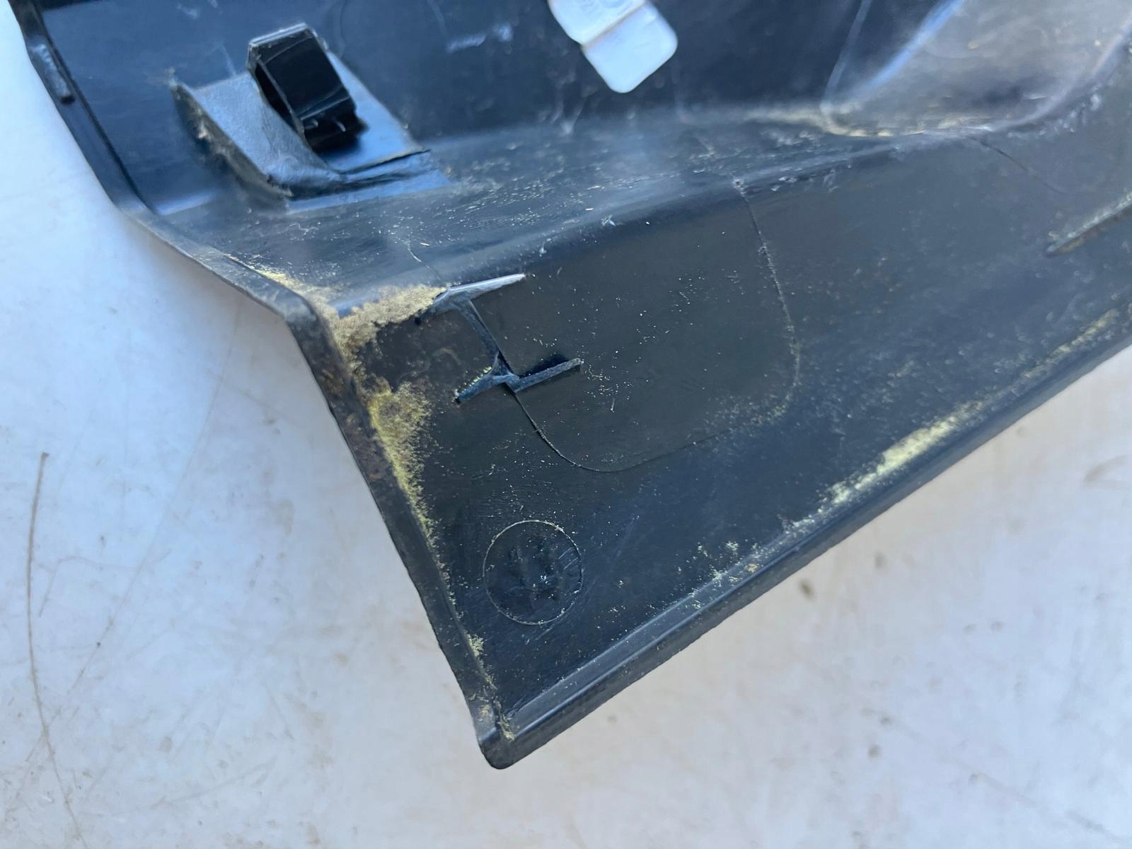 spoiler pipe end corner under the window left DACIA SPRING 668636953R
