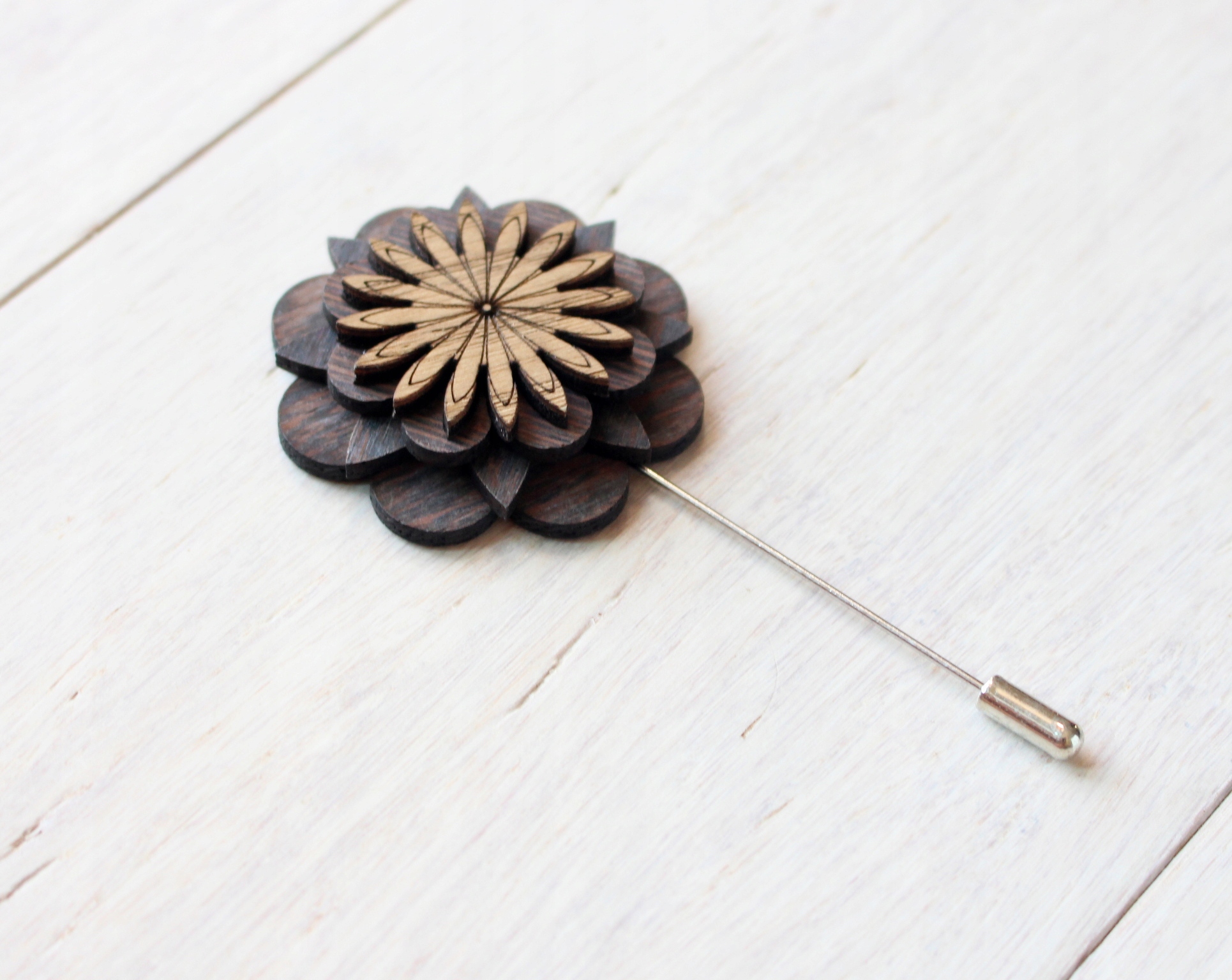 Drewniana elegancka wpinka na szpilce PROMIEŃ Marka Inna marka