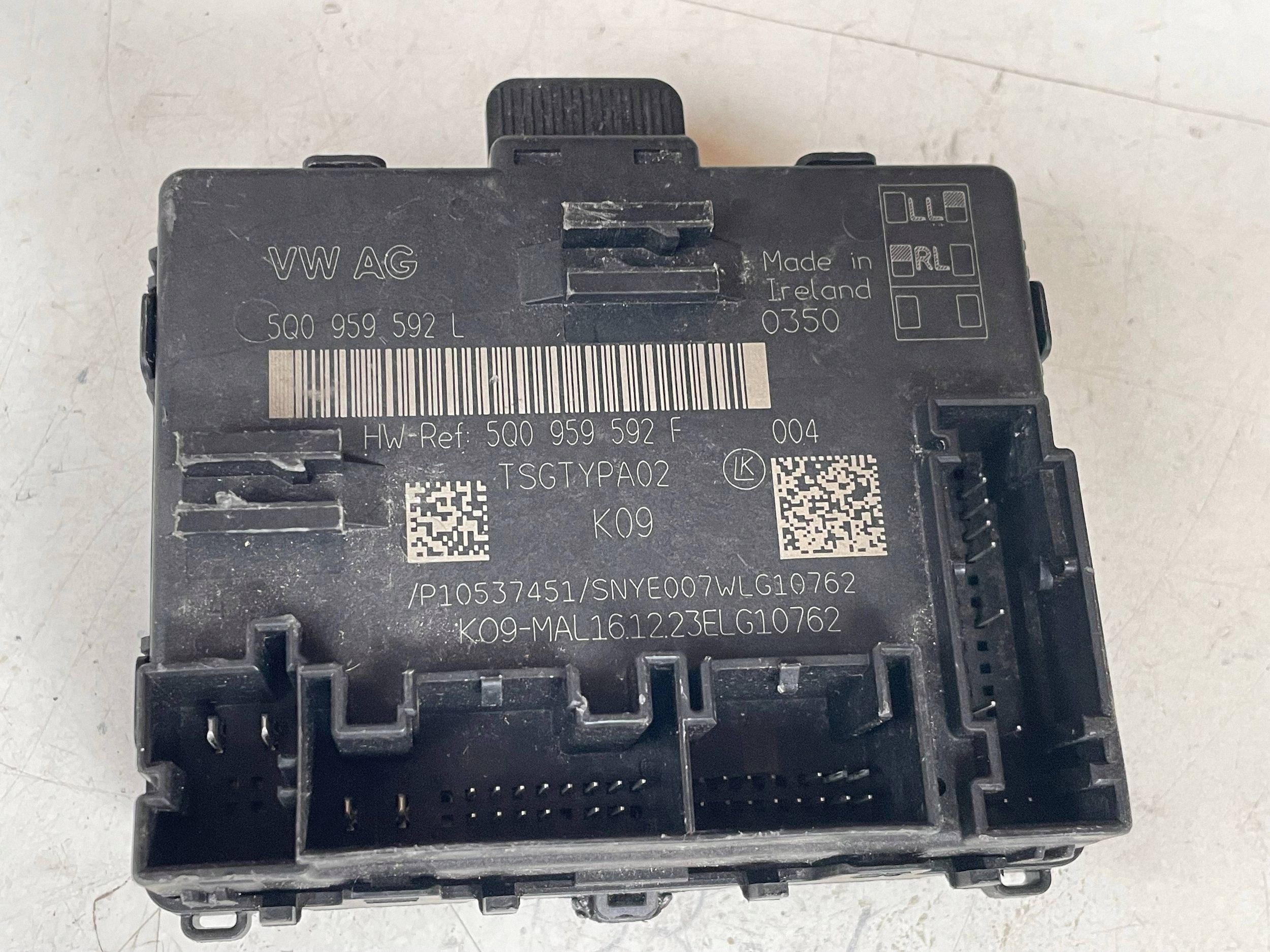 module door VOLKSWAGEN PASSAT B7 5Q0959592L @M