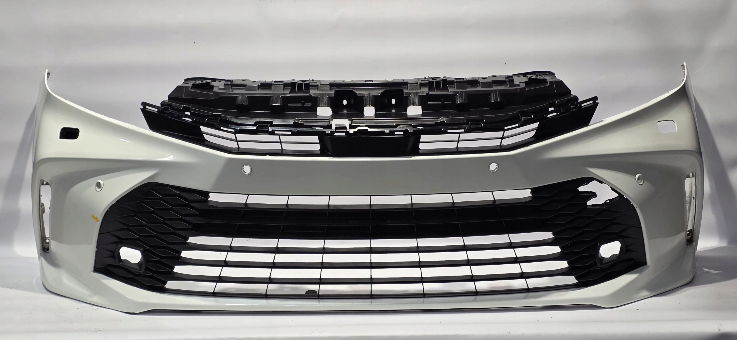 front bumper grille TOYOTA CAMRY IX 24- 4XPDC washers original 52119-33F