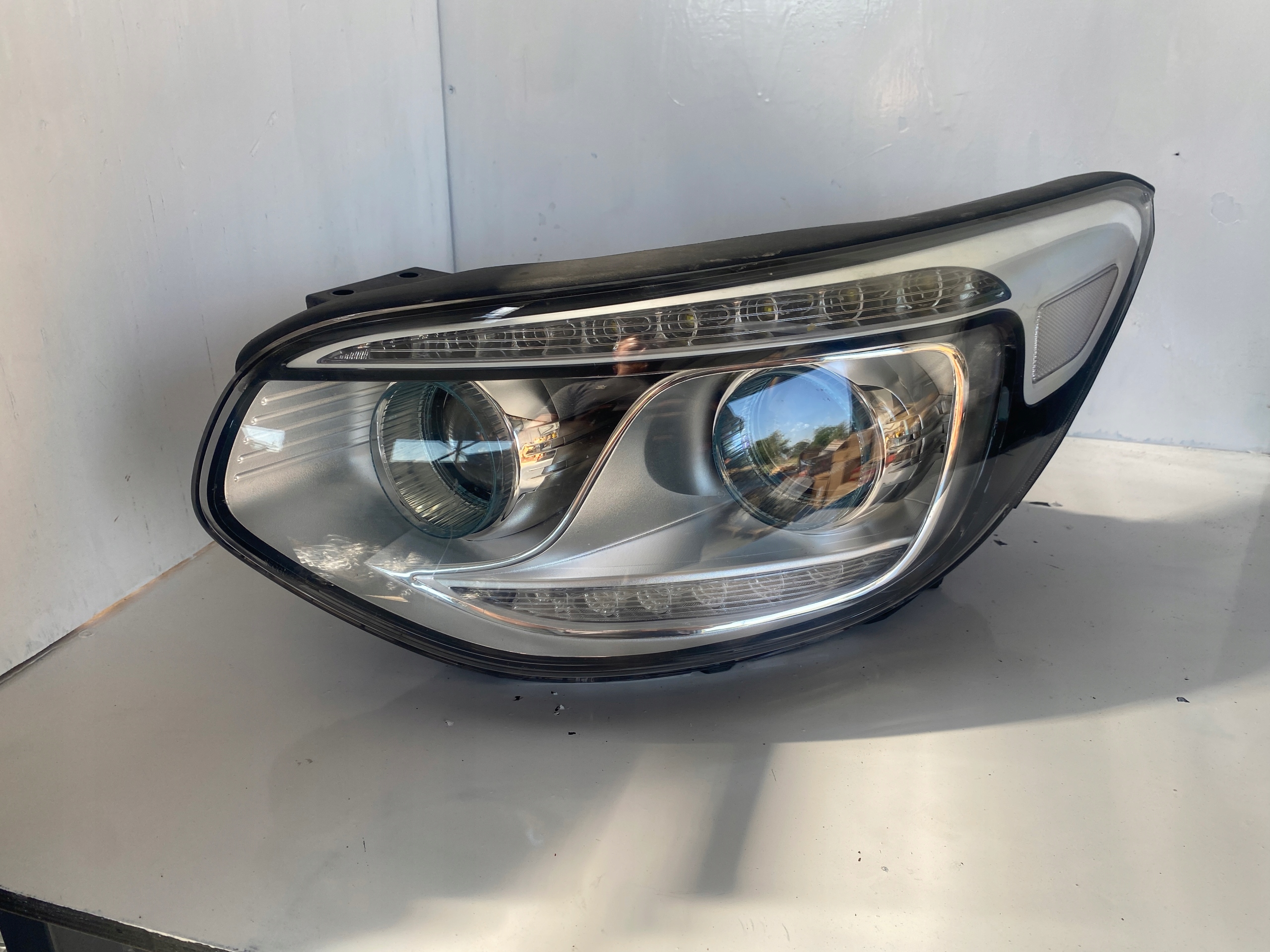 KIA SOUL II ФАРА ЛІВИЙ ПЕРЕД