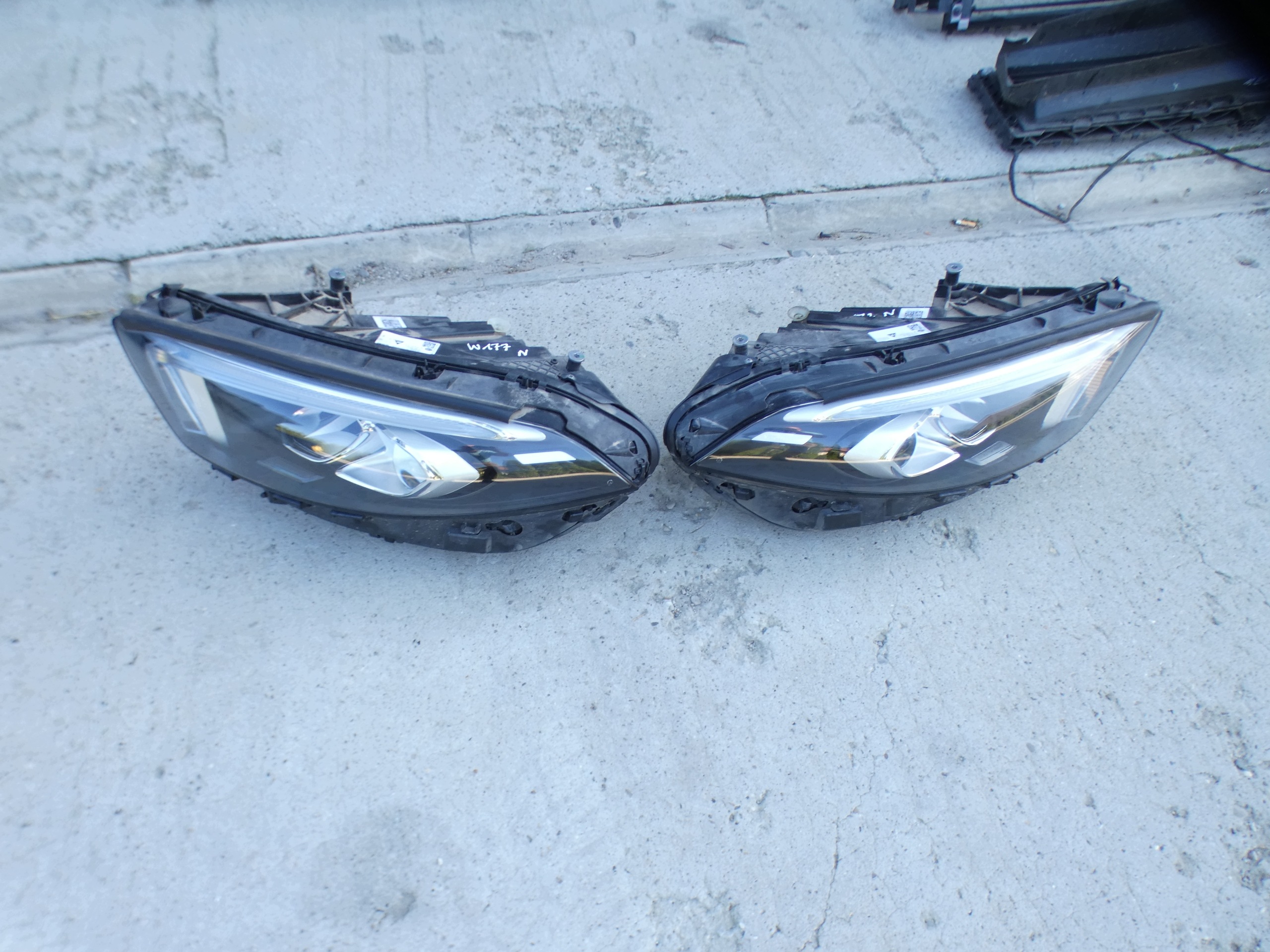 MERCEDES W 177 A klasse motorhaube stoßstange gurten kühler licht LED kotflügel 144