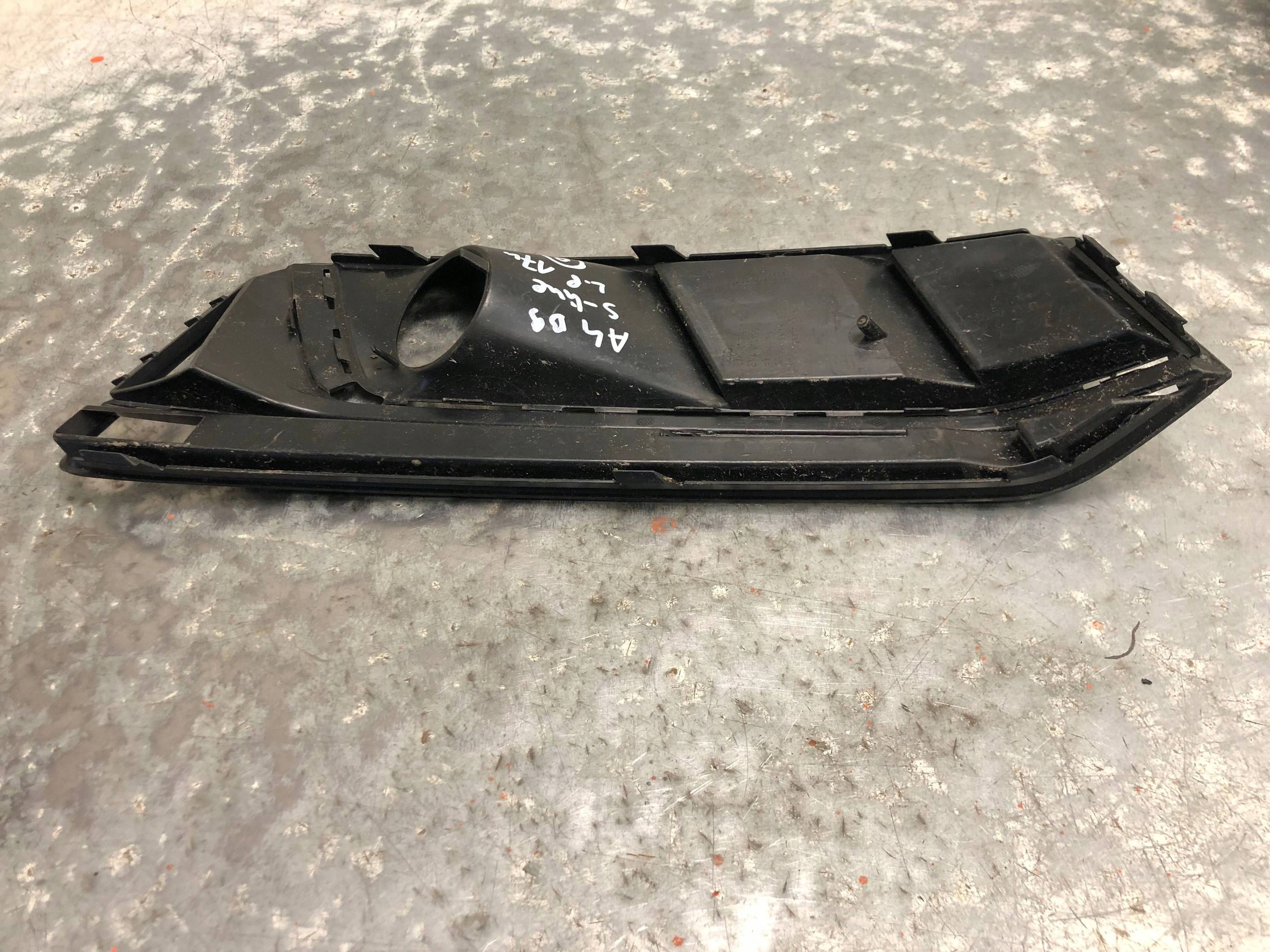 grid of a bumper left front S-LINE AUDI A4 B9 8W0807681G