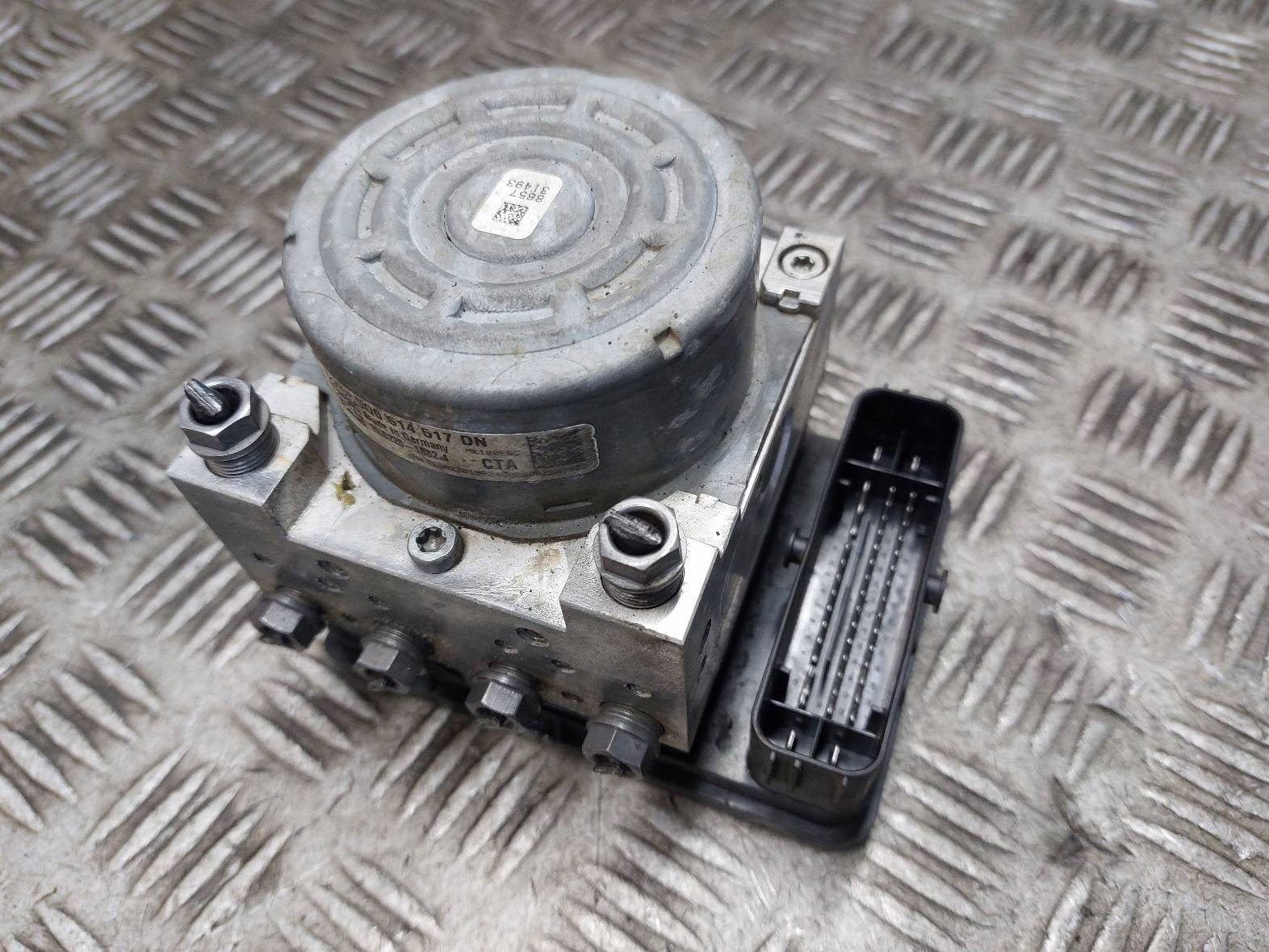 pump control unit ABS VOLKSWAGEN PASSAT B8 LIFT 5Q0614517DN