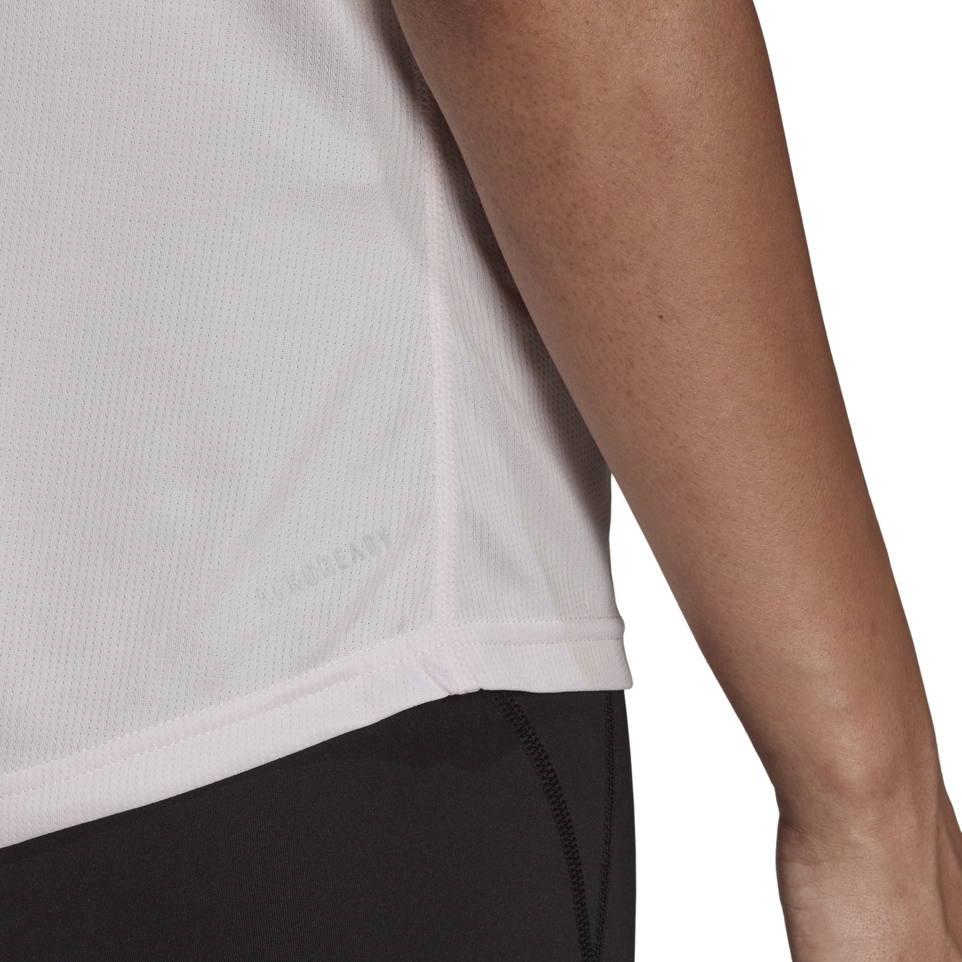 DAMSKA KOSZULKA RUN IT TEE W HD0658 ADIDAS Wzór dominujący logo