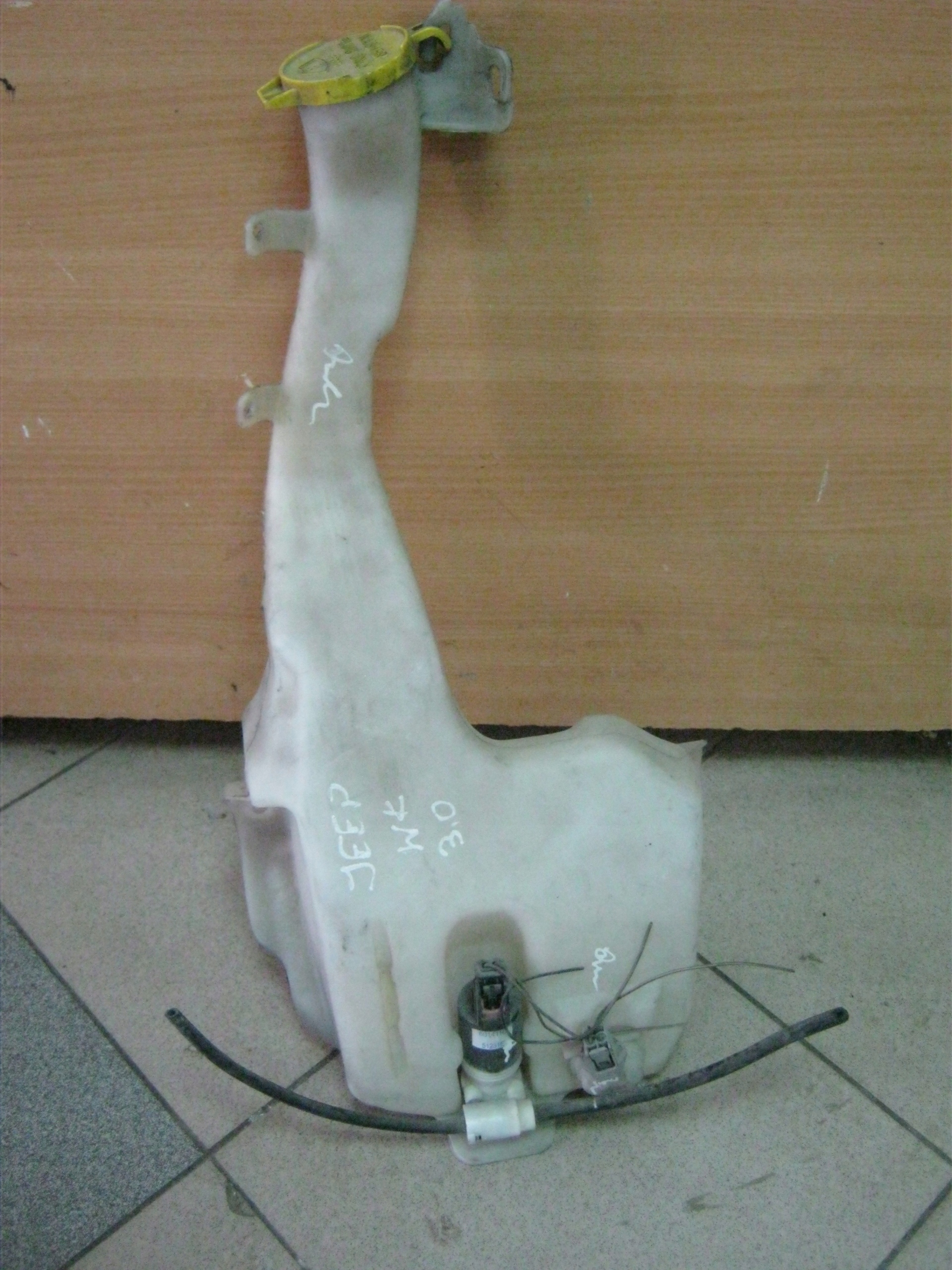 washer fluid tank Jeep Grand Cherokee WK 05