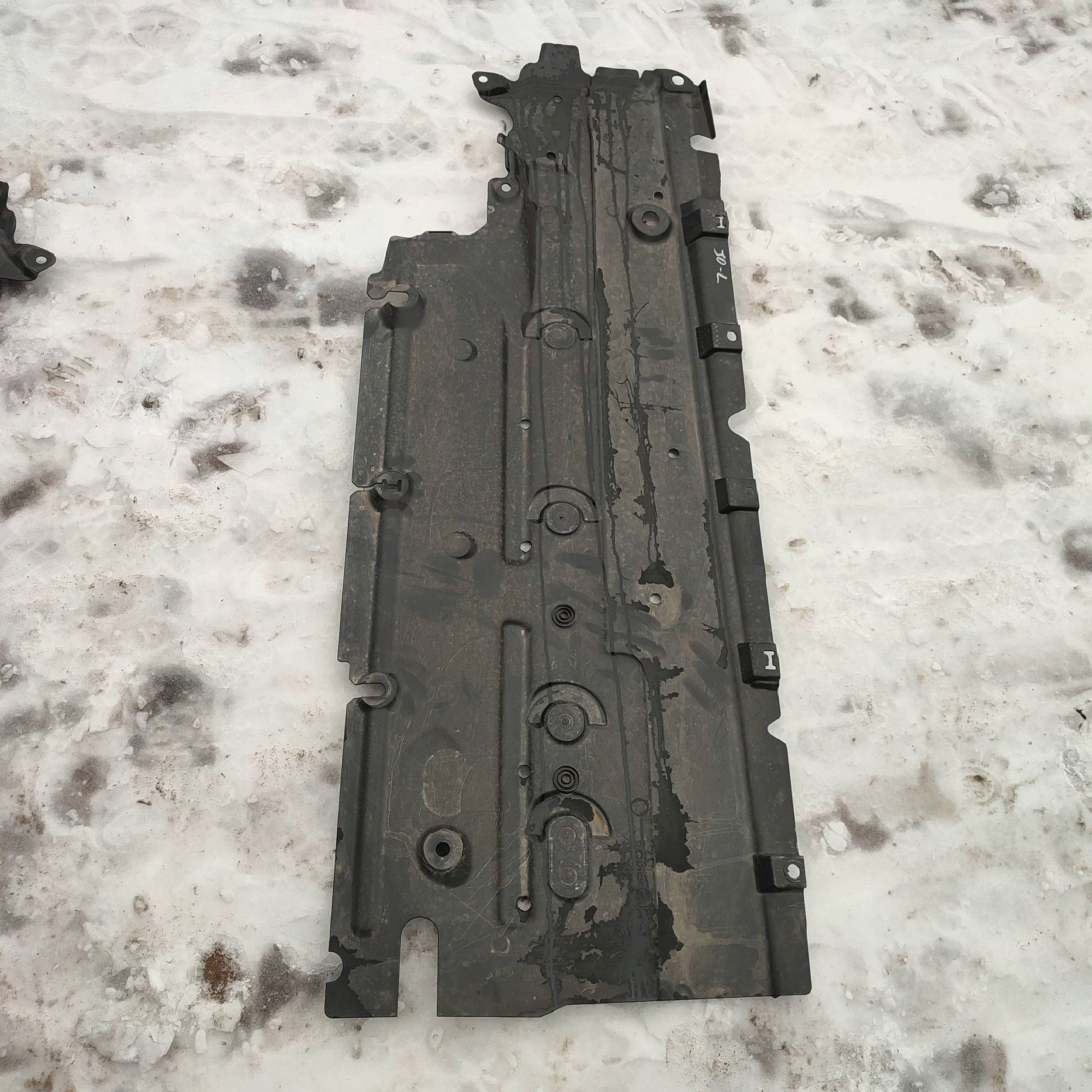 cover front chassis left side Dacia Jogger 748157227R