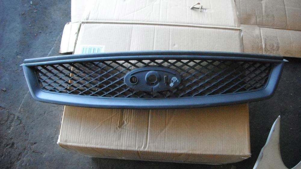 FORD FOCUS MK2 04- GRILL GRIL ATRAPA 4M51-8138-AE