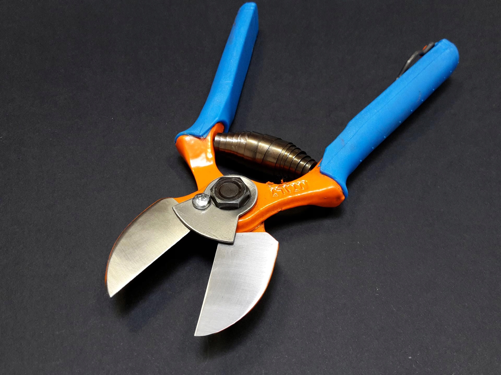 Dvojčepeľové sadové nožnice Due Buoi 132/20