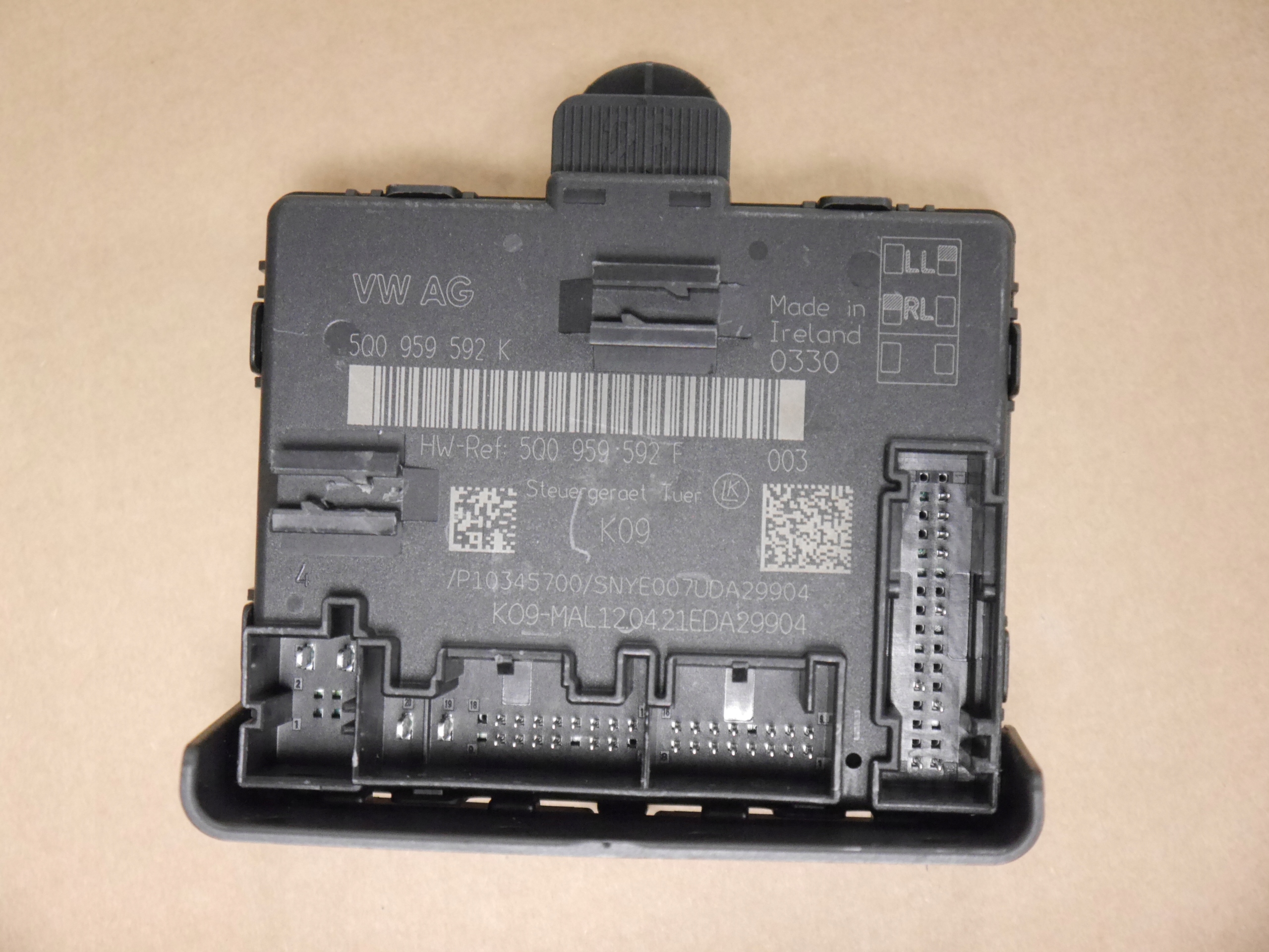 AUDI A3 8Y модуль двери 5Q0959592K