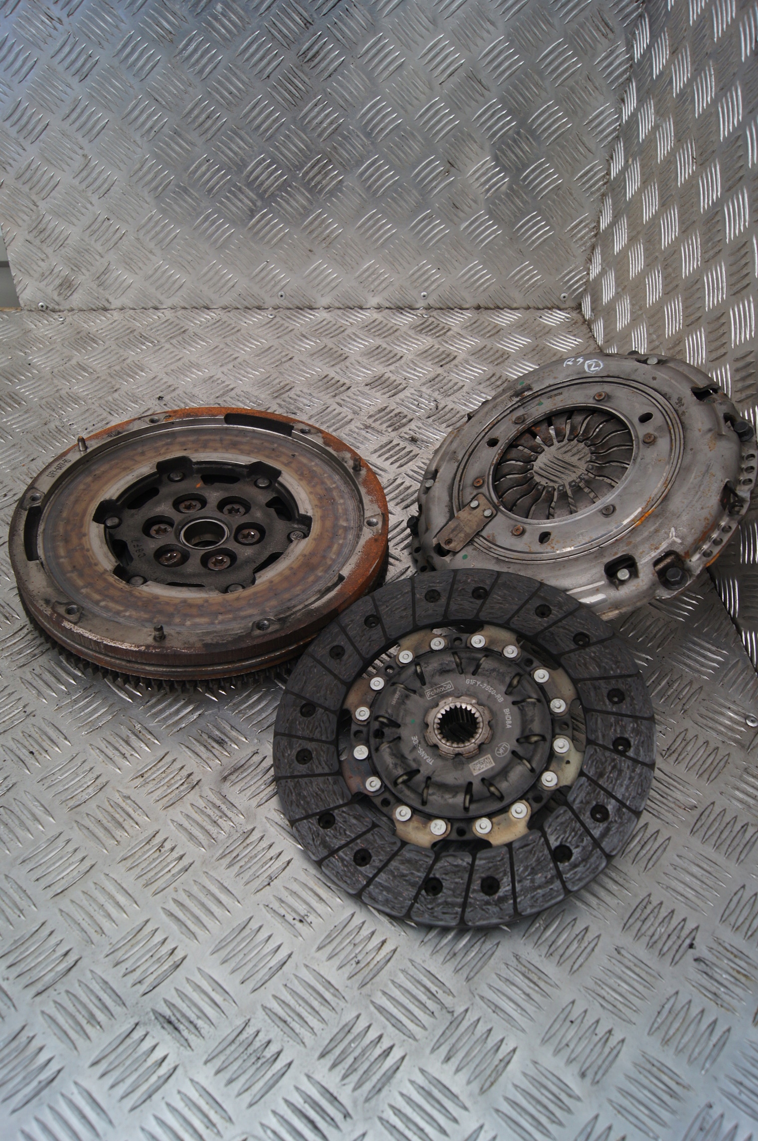 G1FY-6477-RD - Ford Focus MK3 2.3 RS Дюма колесо сцепления