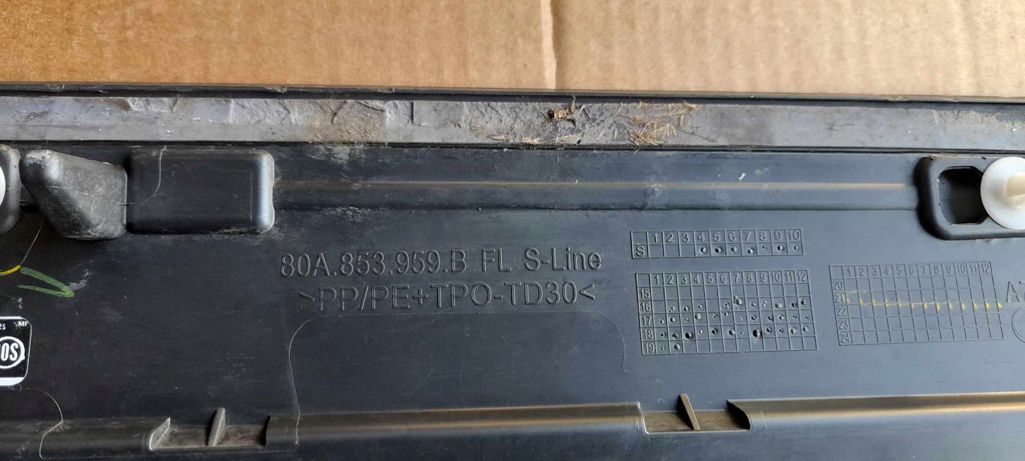 moulding door left front AUDI Q5 II 80A853959B