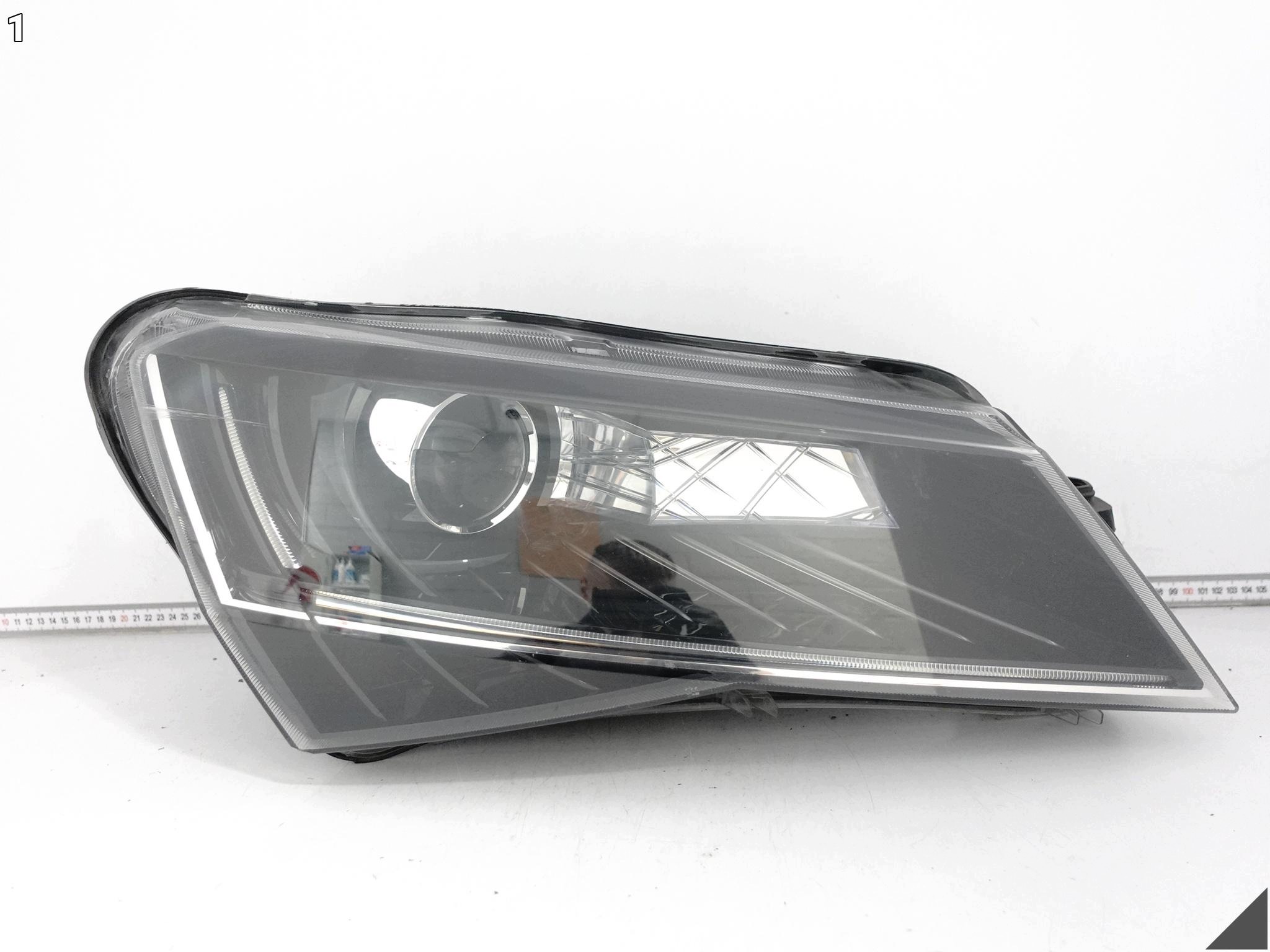 SKODA SUPERB III 3 3V0 3V1 15-19 light XENON + LED positioning right front EU