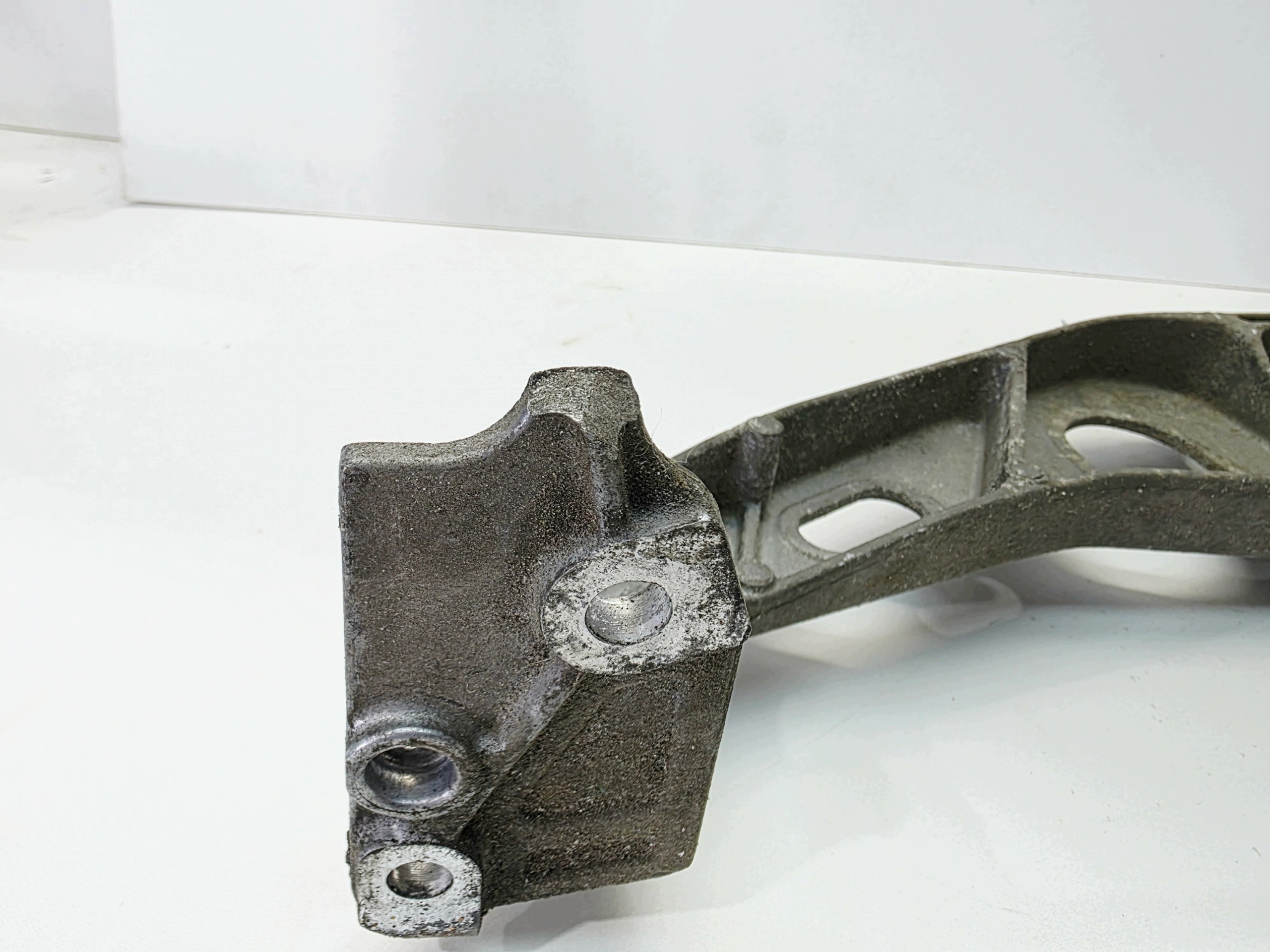 sider engine mount AUDI A4 B8 A5 8T A6 C7 2.0 TDI 8K0199521Q 1/26