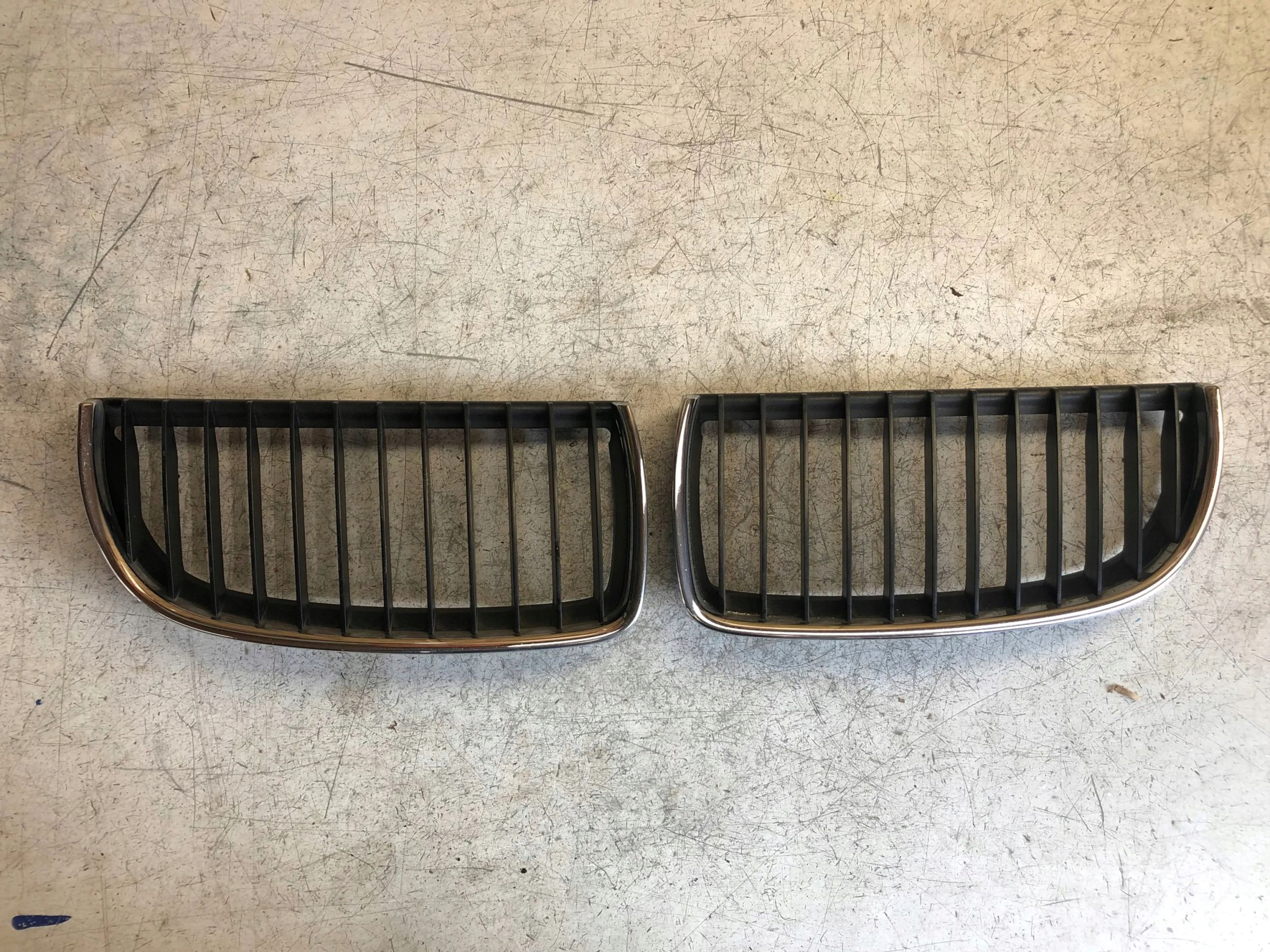 front PREKLADgrill left right BMW E90 7120008 7120007