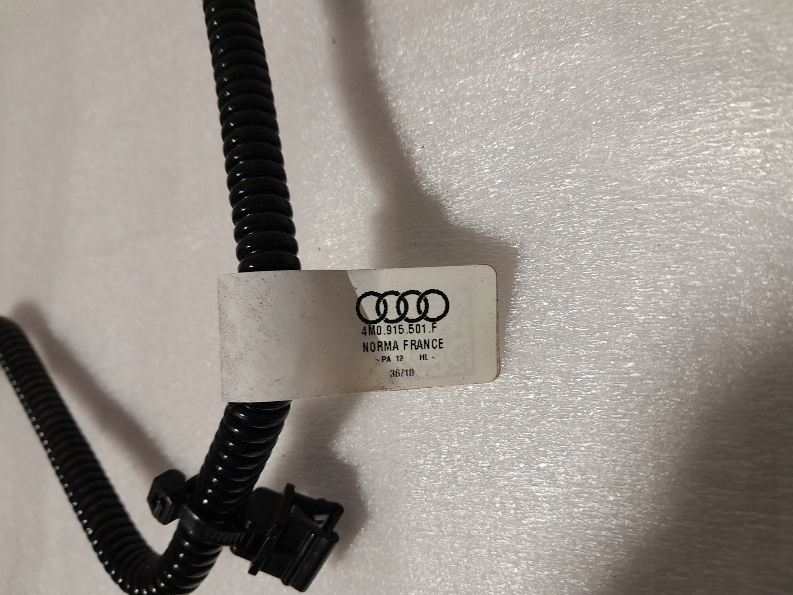 AUDI Q8 4M prijenos ODGAZOWANIA akumulatora 4M0915501F