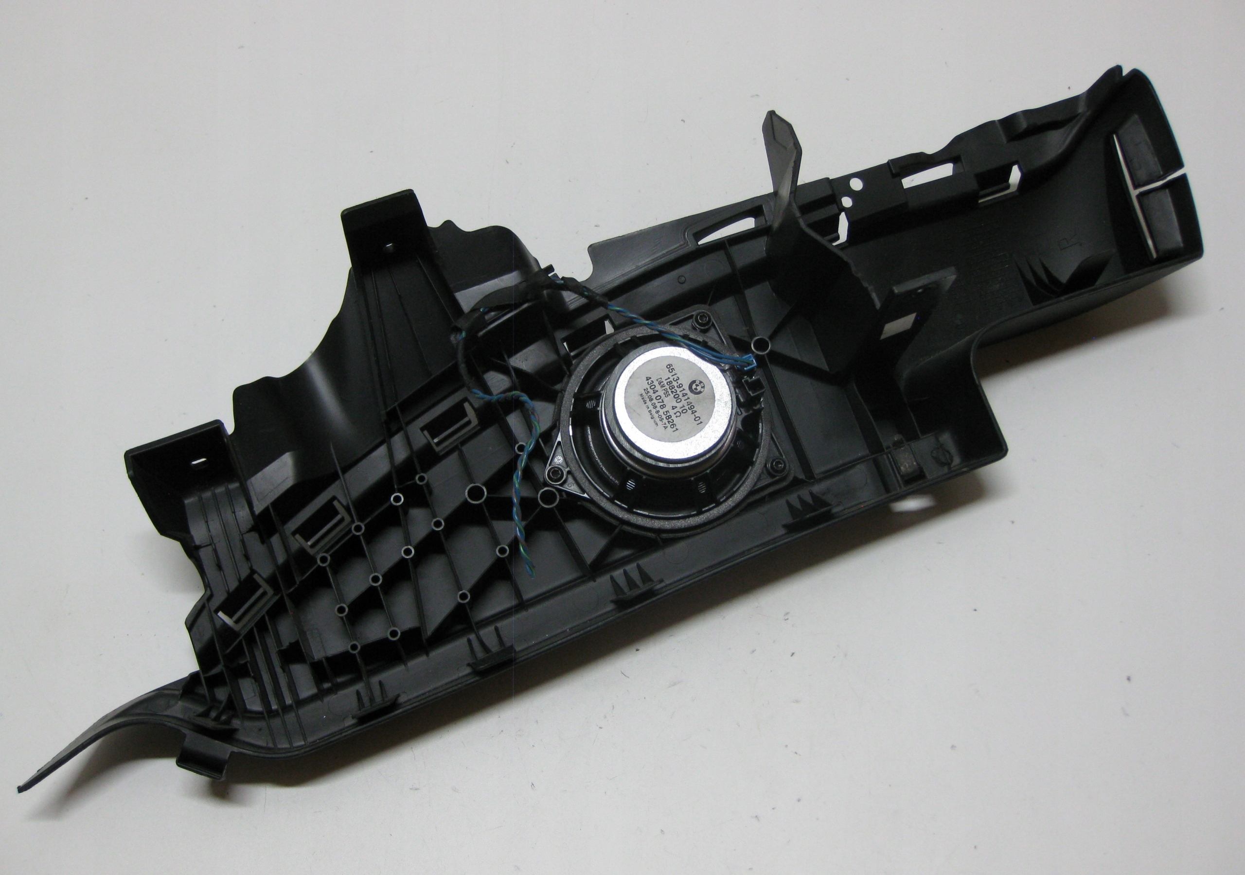 BMW E87 08R bracket holder POLKI boot right Z GLOSNIKIEM 7119502