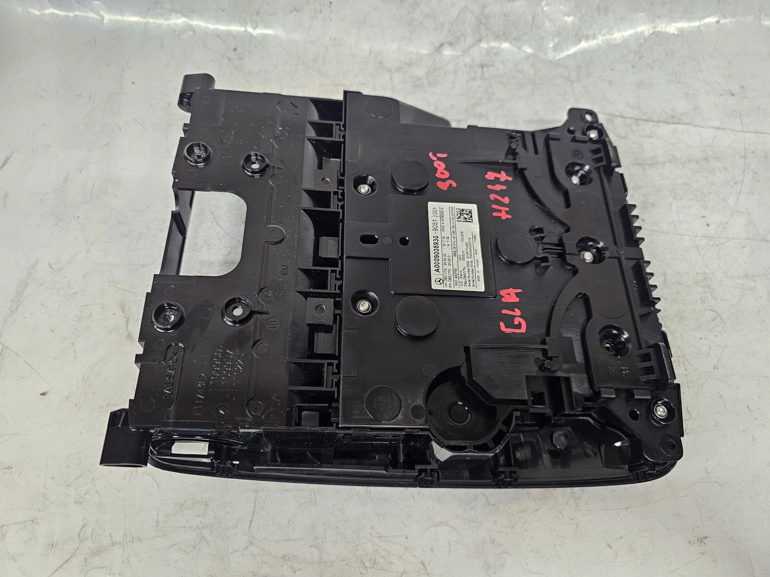 панель MERCEDES A0009008930