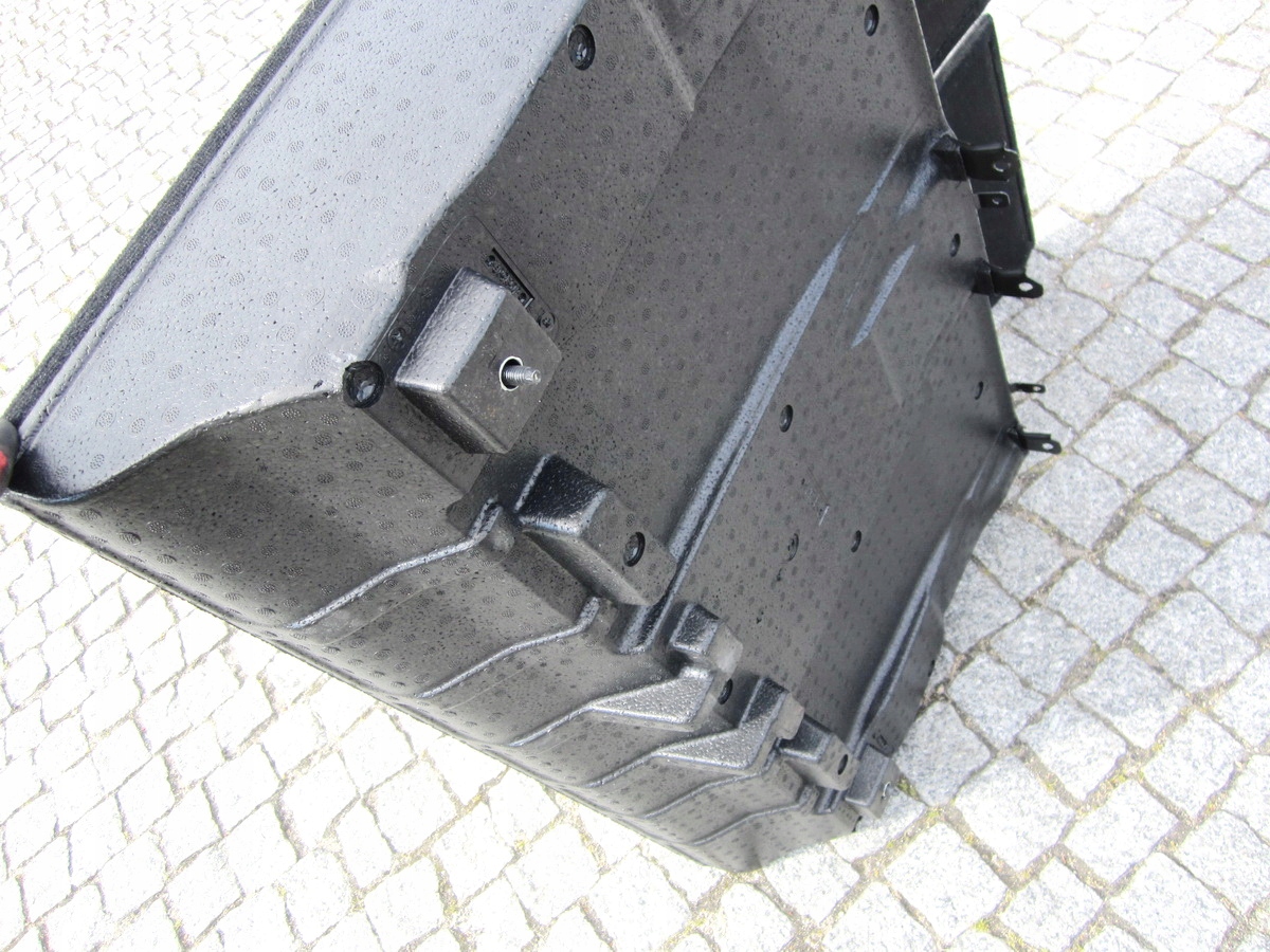 passenger compartment cover sump boot Mercedes W251
