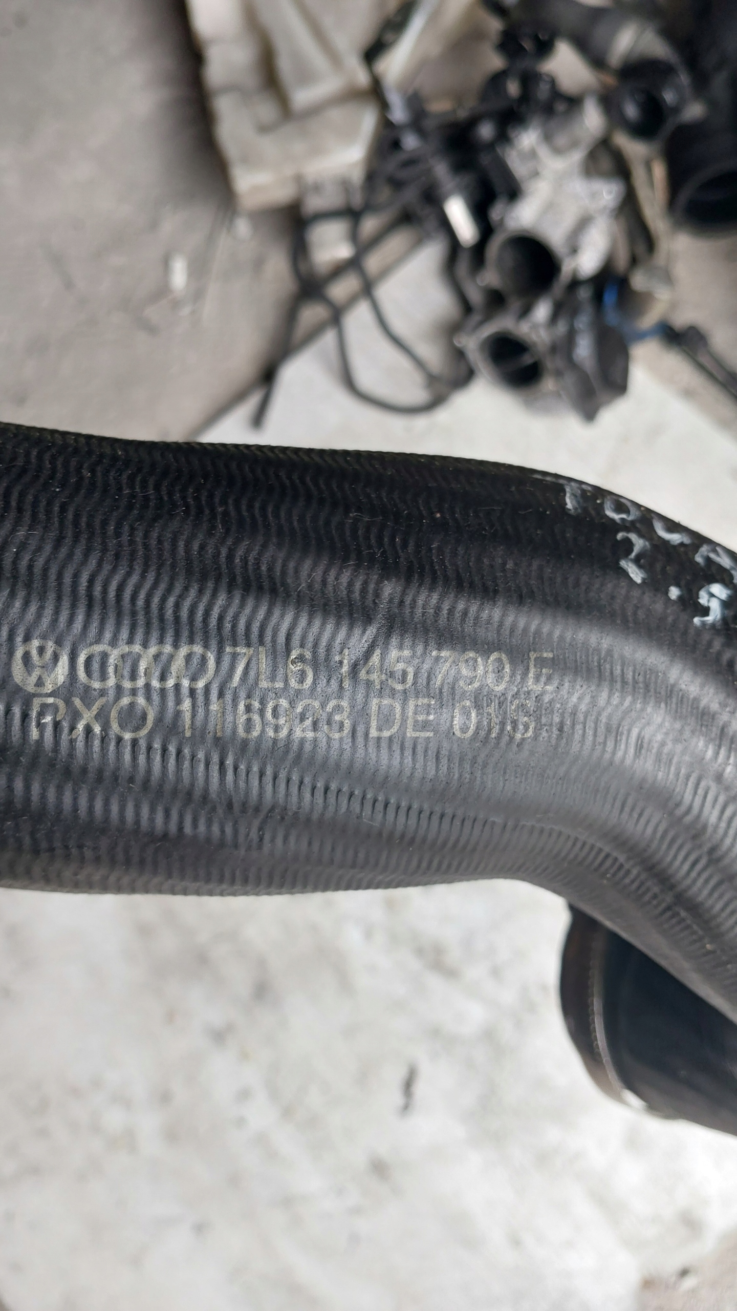 prijenos cijev interkulera VW TOUAREG 2,5 TDI 7L6145790E