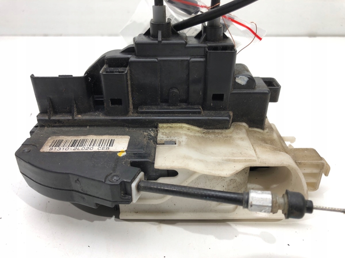 ZAMEK DRZWI LEWY PRZÓD HYUNDAI i30 Hatchback 81310-2L020 07-12 Producent części OEM