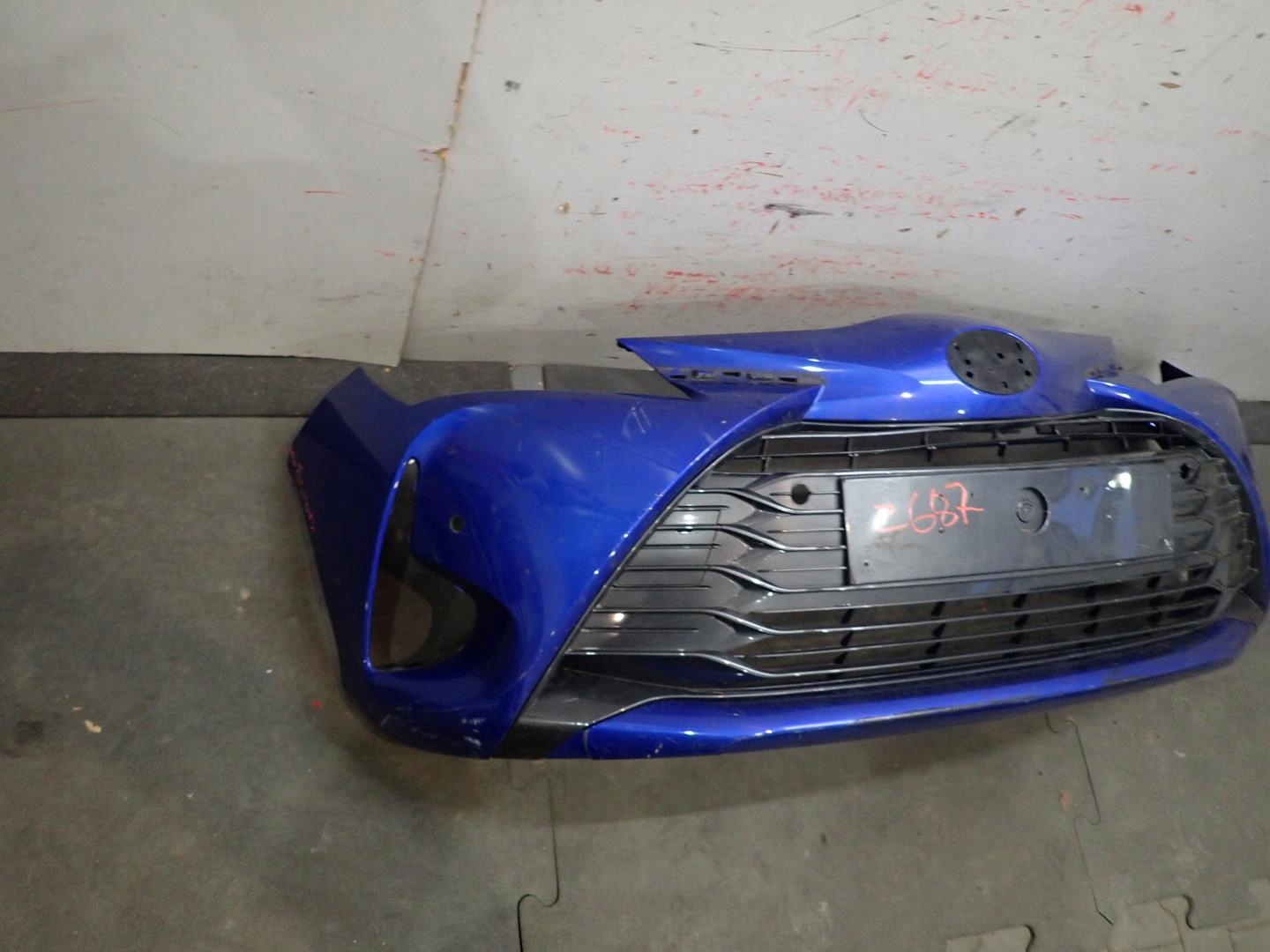 bumper front front TOYOTA YARIS III LIFT IV 2017