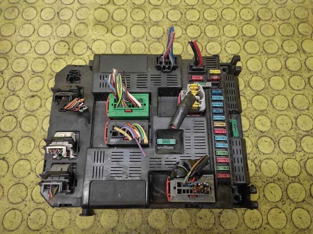 PEUGEOT 307 module compartment BSI 9641079680