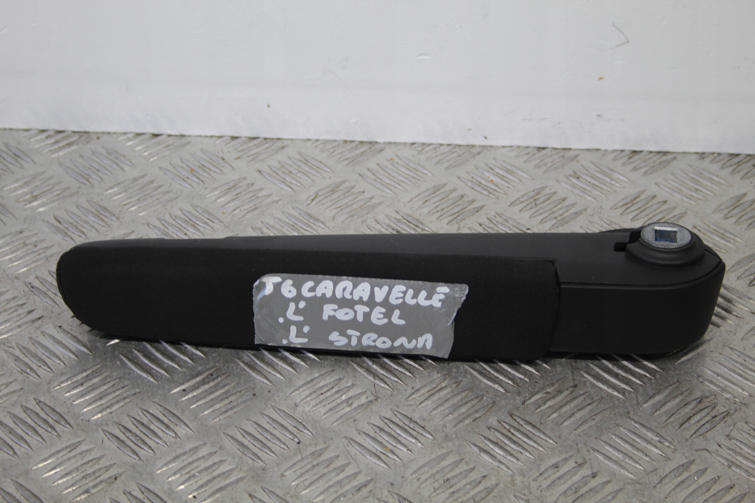 Подлокотник сиденья левый VW CARAVELLE T6 7e