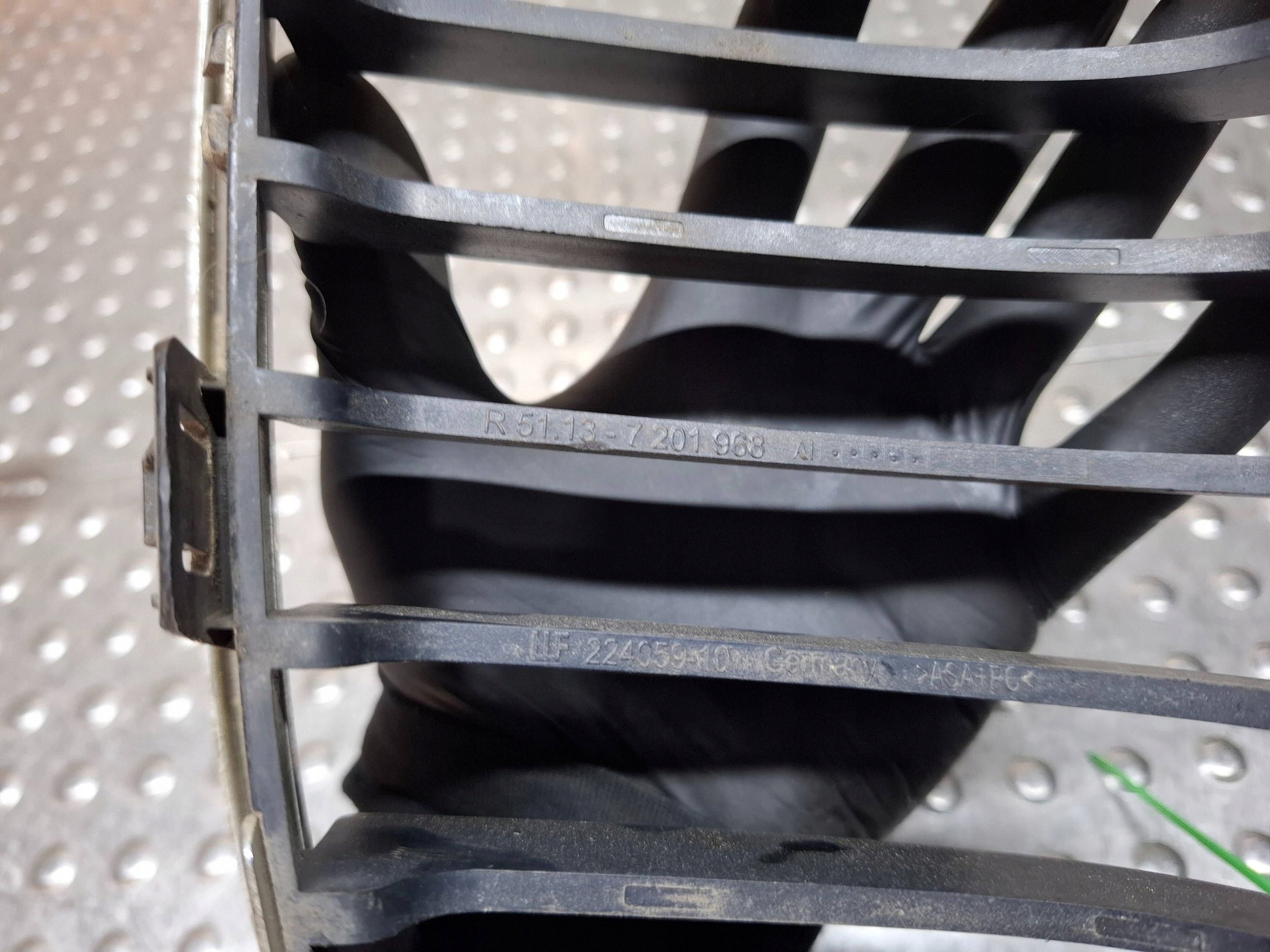 bubreg maska branika desna maska 7201968 BMW 3 E90 E91 E91 LIFT