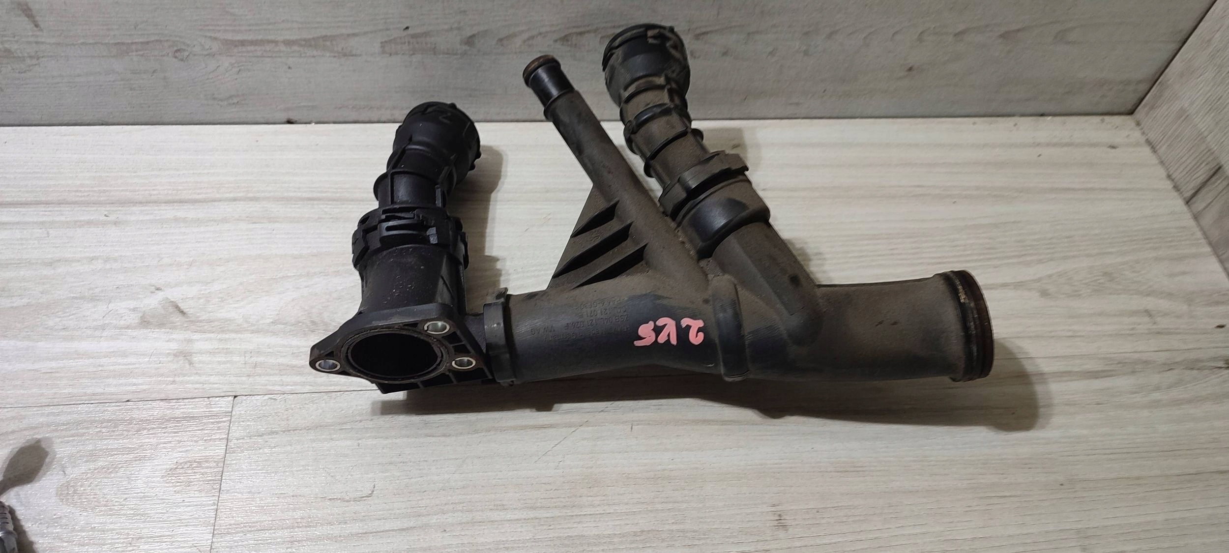 csomag termostatu Volkswagen Caddy 04L121071E