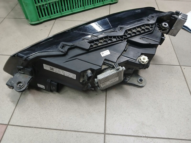 REFLEKTOR destra SKODA SUPERB III LIFT led