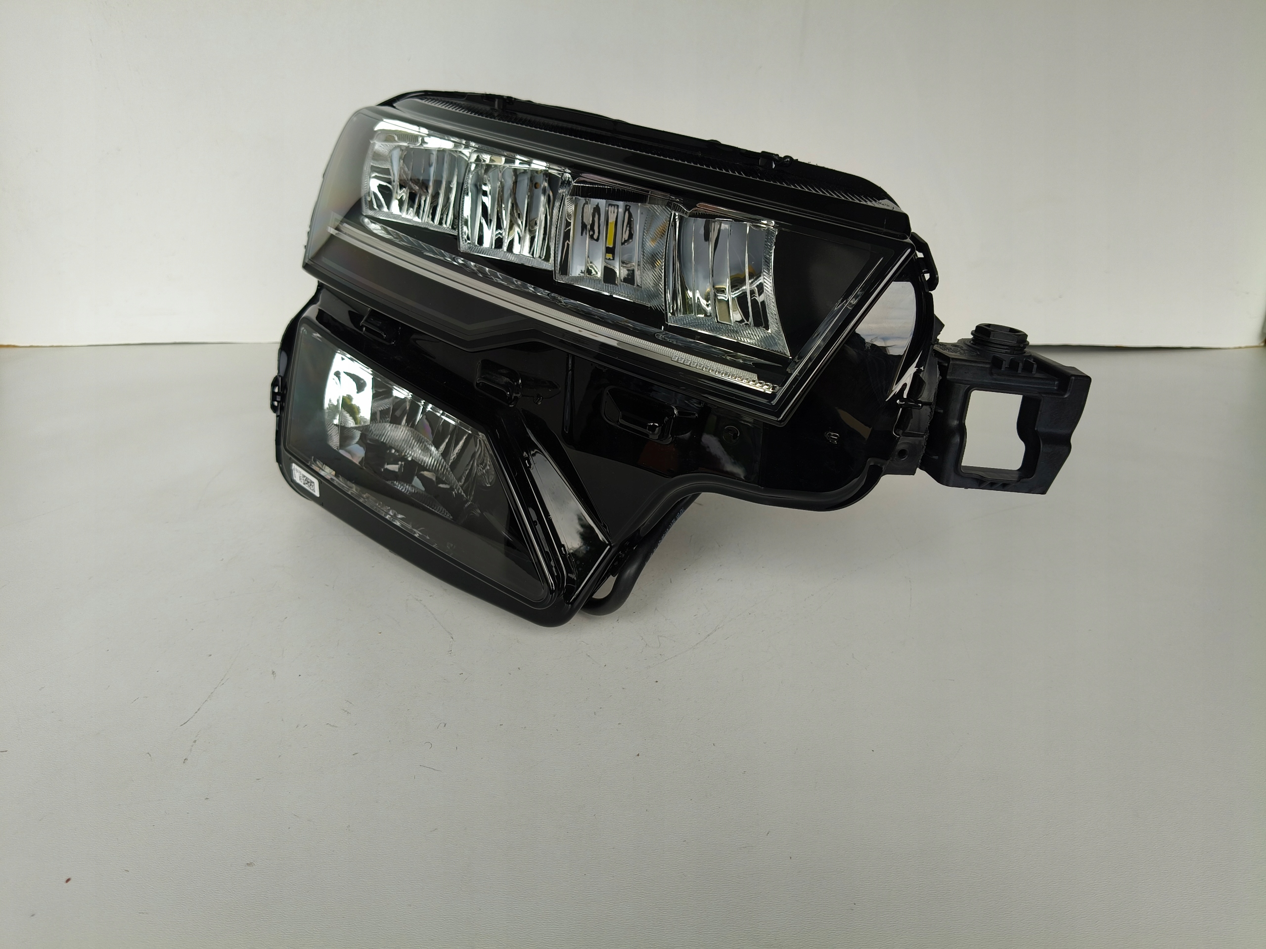 light right REFLEKTOR SKODA KAROQ 57A 21- LIFT LED