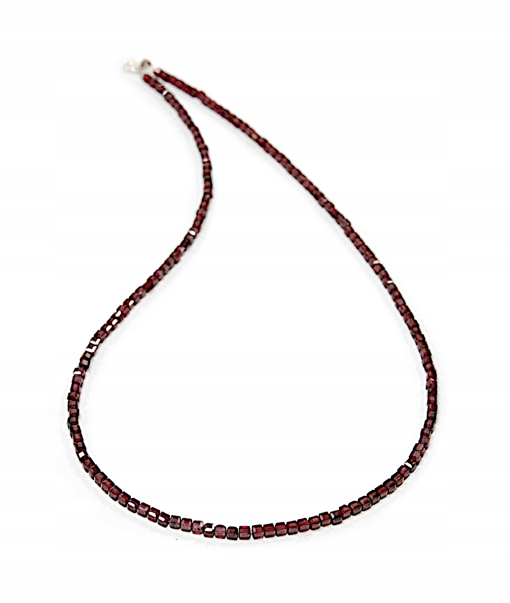 Přírodní náhrdelník Granáty pyropy kostky fazetované 3mm stříbro 925