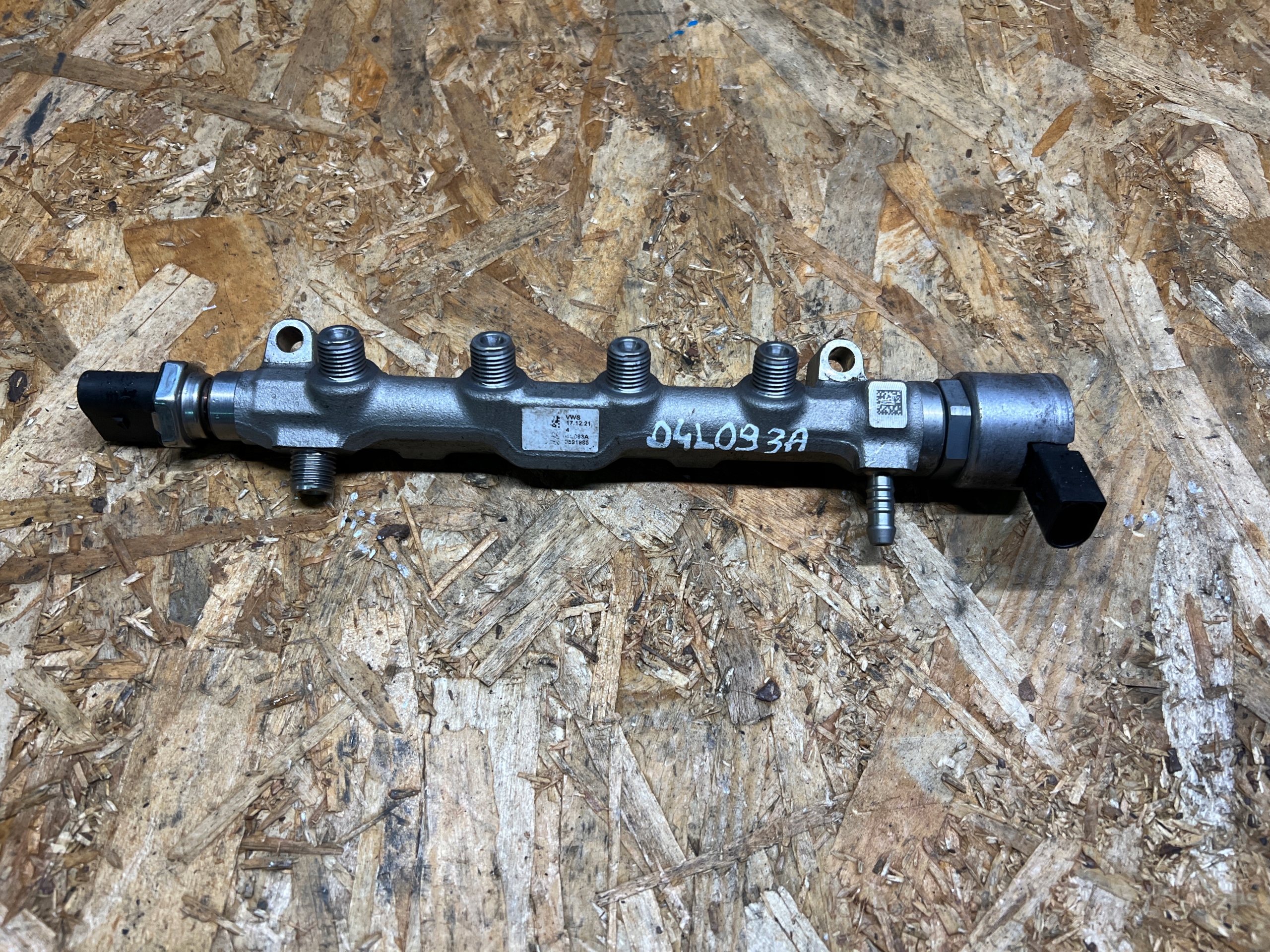 injection ramp sensor VW CRAFTER II 2.0 TDI 04L093A