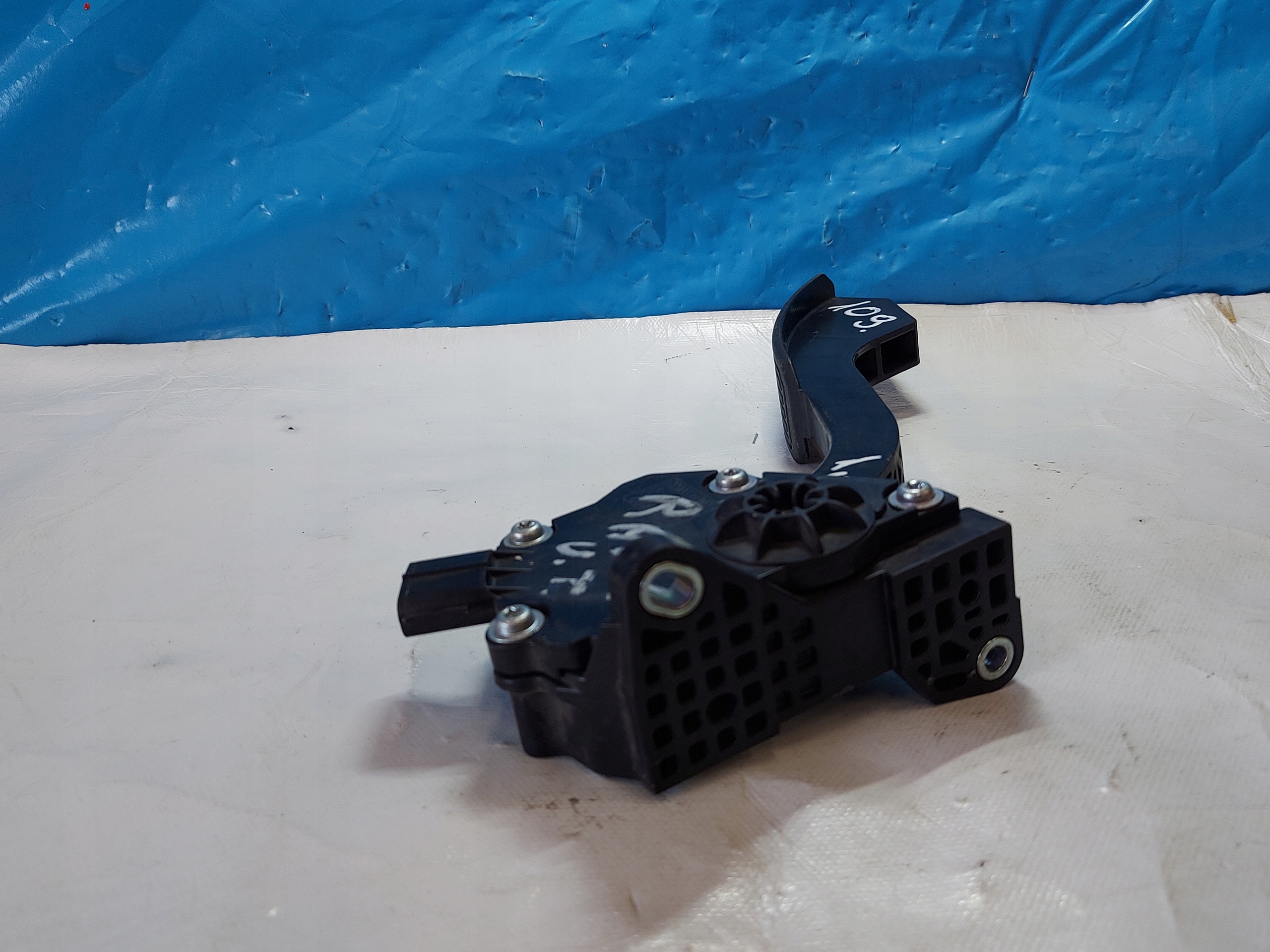 accelerator pedal TOYOTA RAV-4 03M09C00332