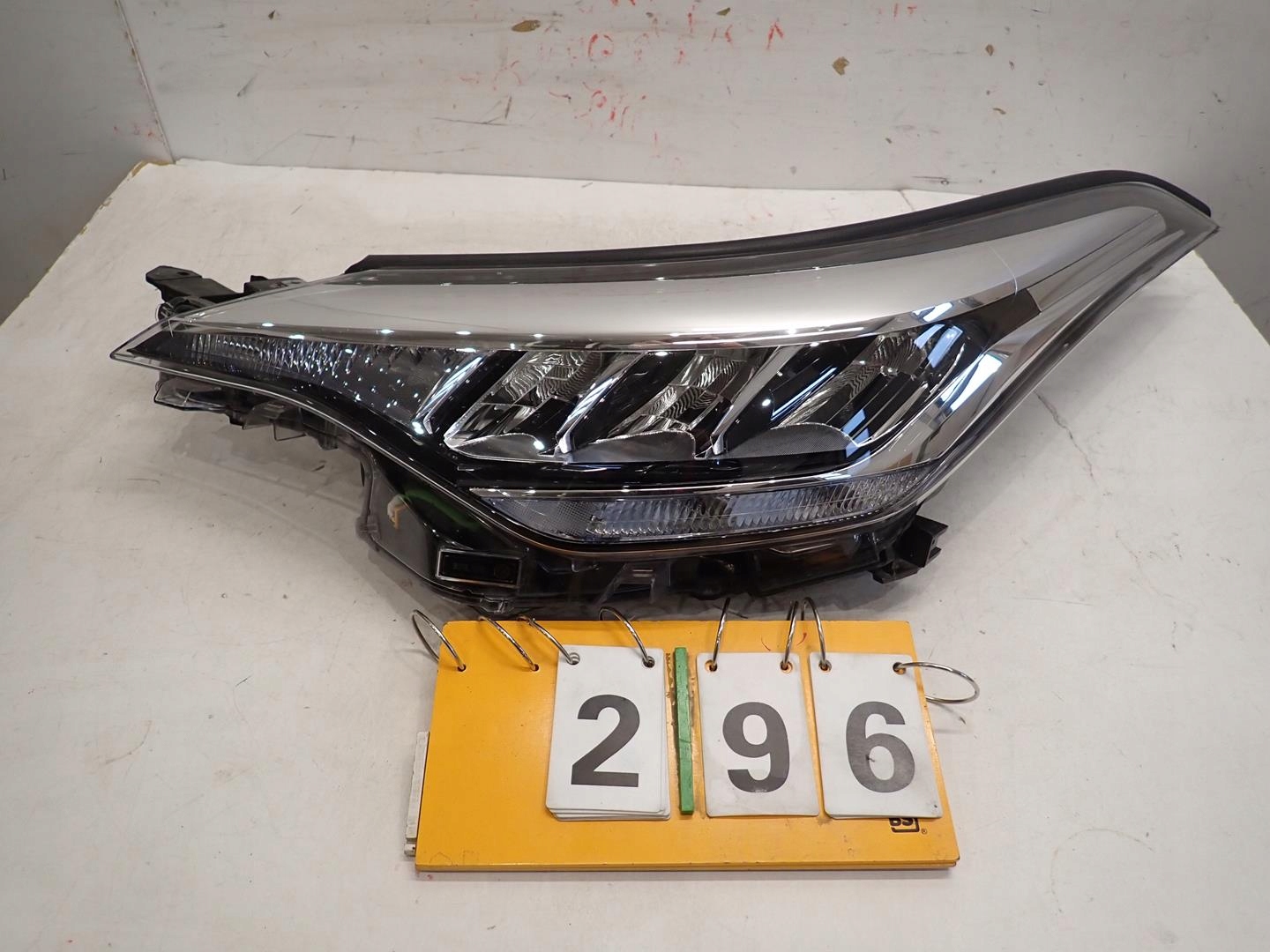 light front front left TOYOTA CHR LIFT 2019- FULL LED 81150-F4180