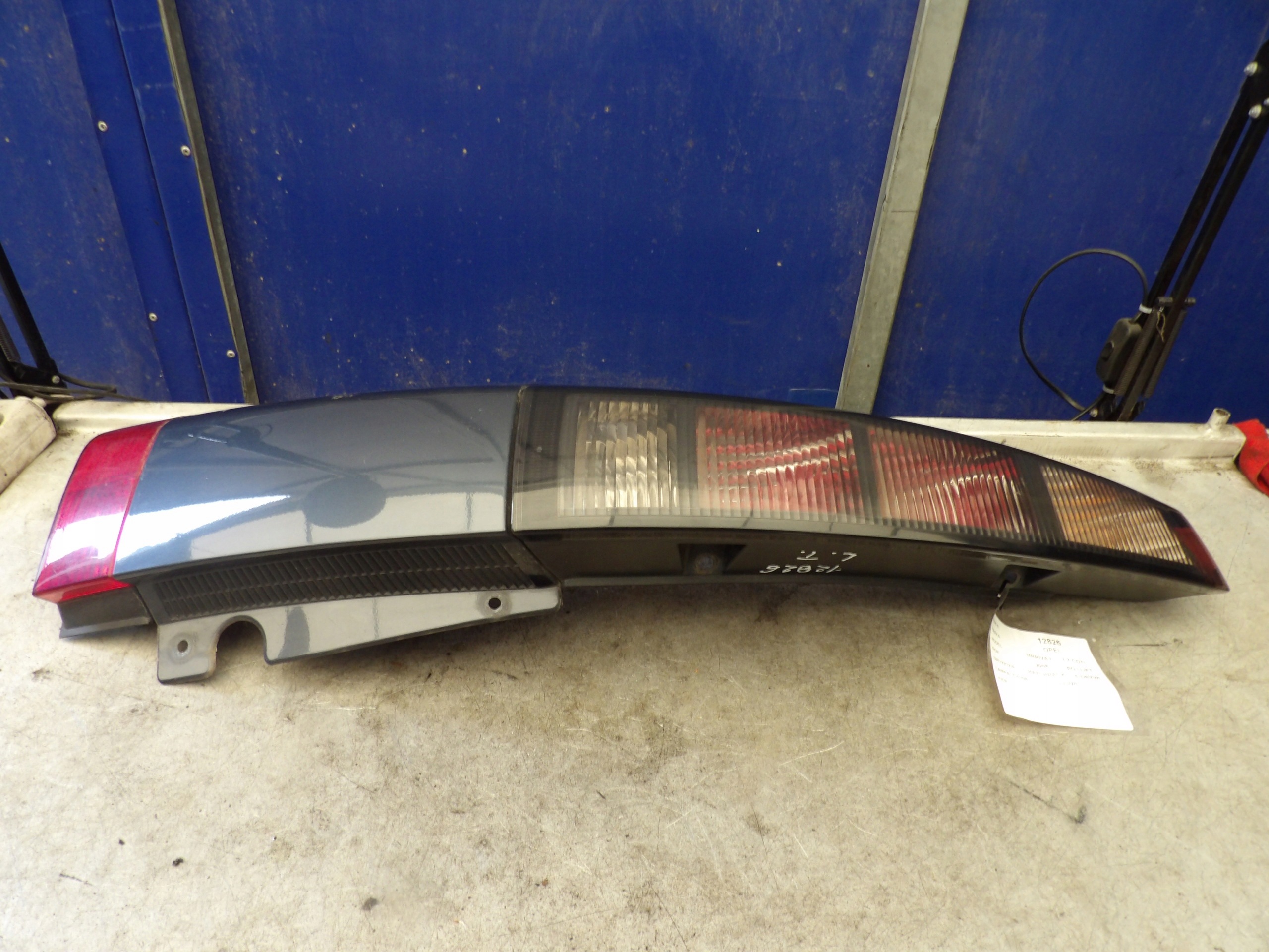 Opel Meriva and 1,7 CDTI light rear left