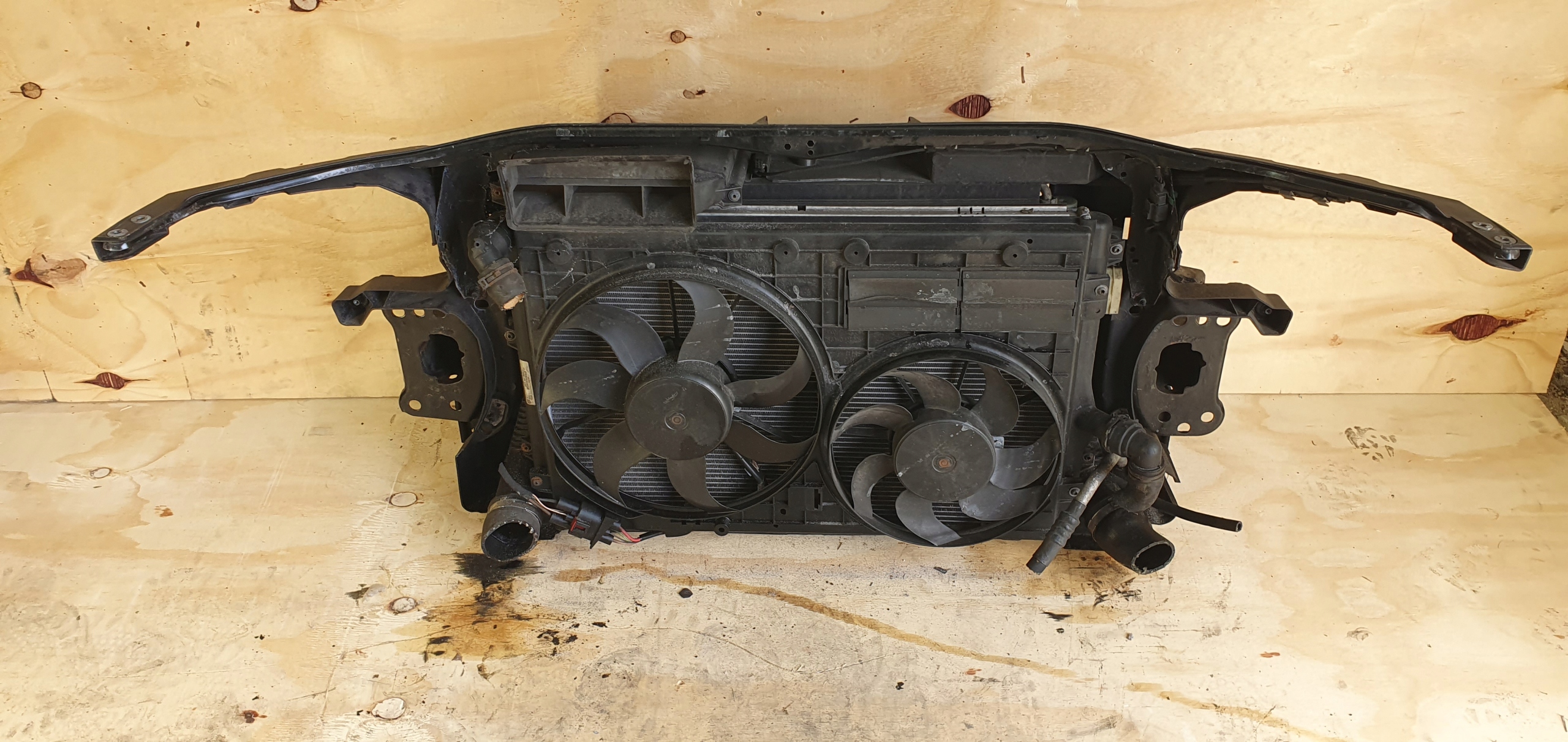 VW Passat B7 2.0 TDI 3AA 10-14 support panel for radiators pillar radiator fan