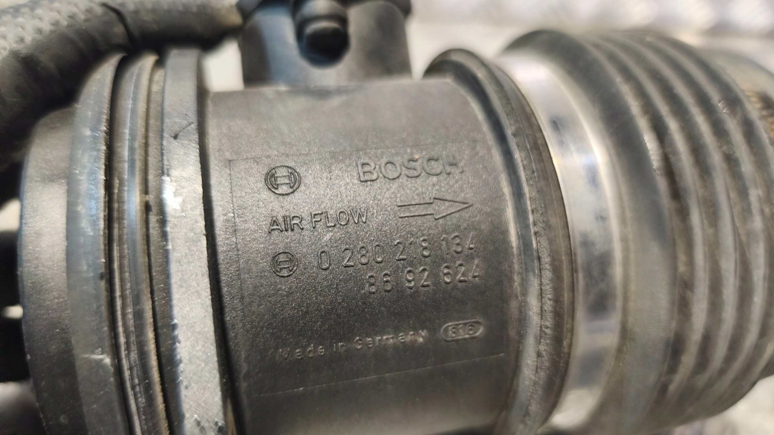 flow meter VOLVO S80 2.5B 2004r 0280218134