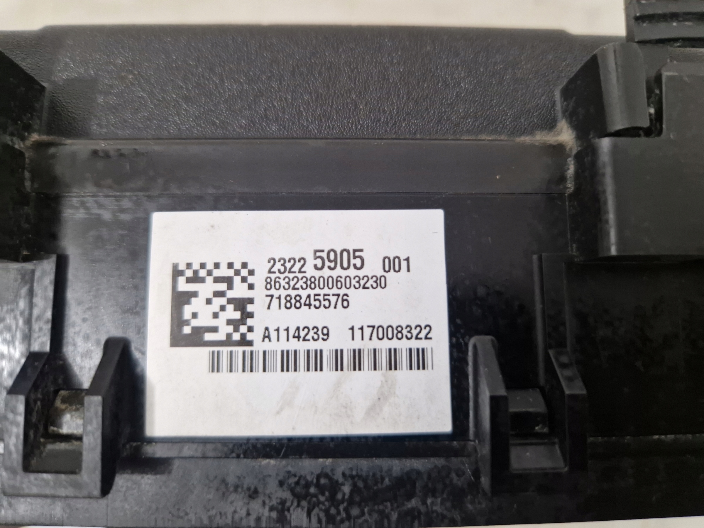 CADILLAC ESCALADE IV 2014 - 6.2 V8 Module fusibles 23227061