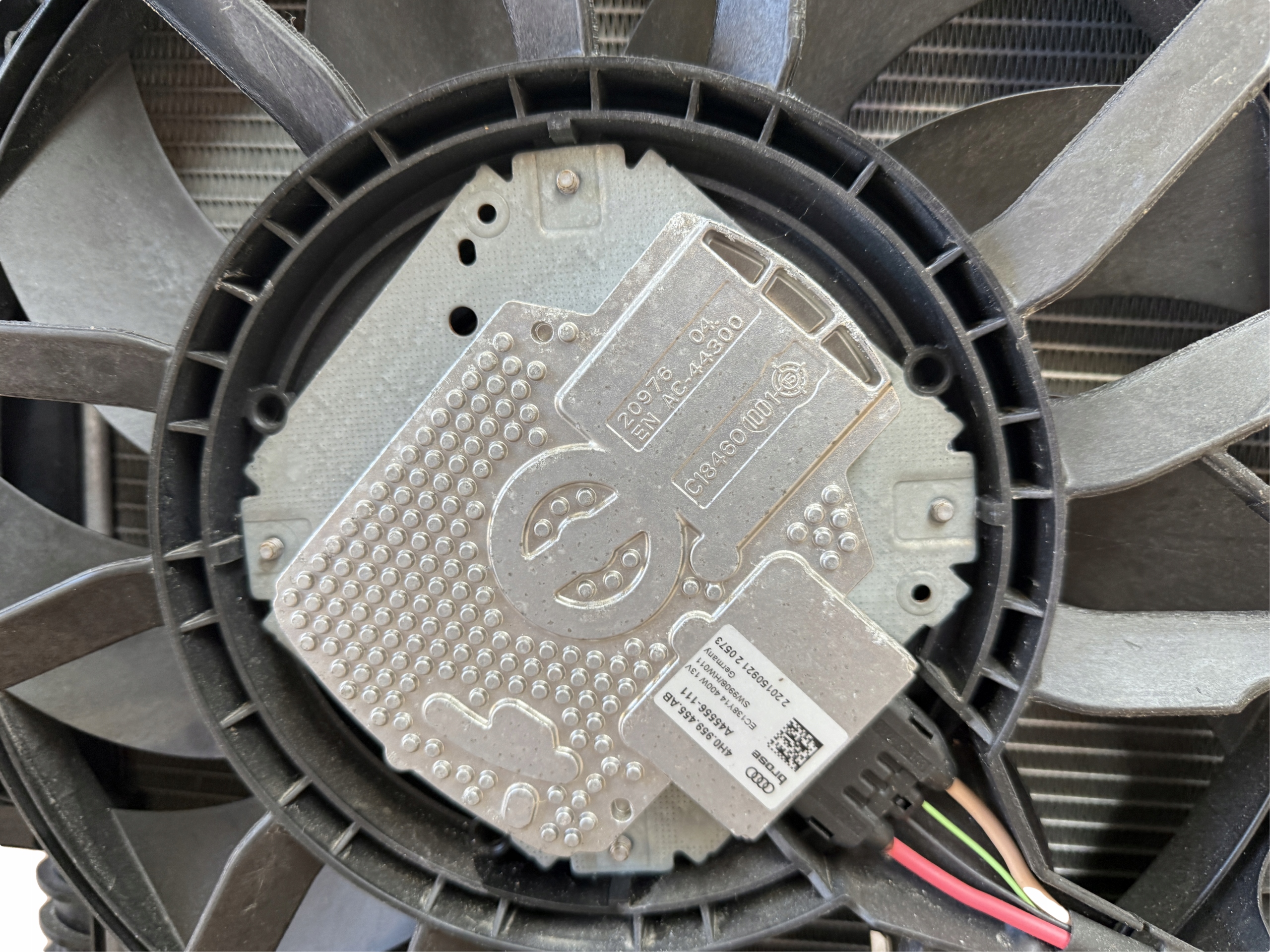 AUDI A8 4H D4 LIFT 3.0TDI bar, wall radiator