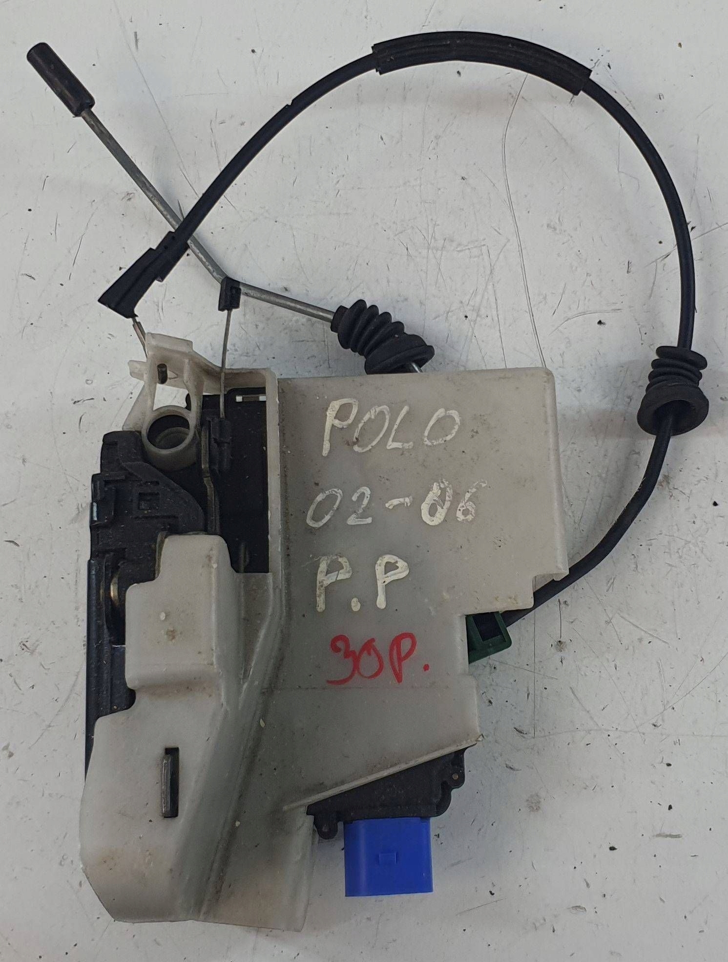 Volkswagen Polo 02-06 lock door przednich right front