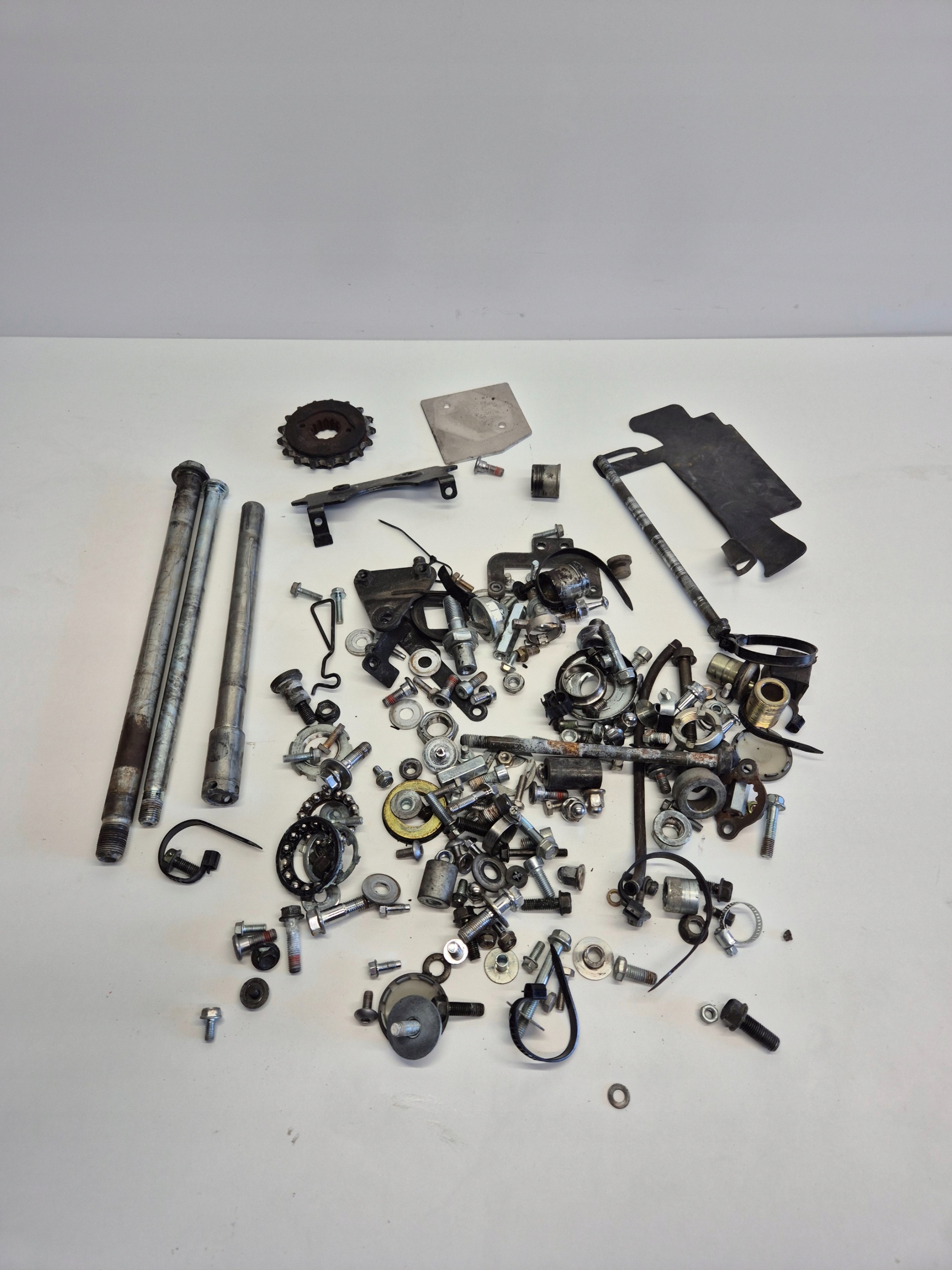 Honda VT 750 C2 Shadow (03) ŚRUBY ŚRUBKI