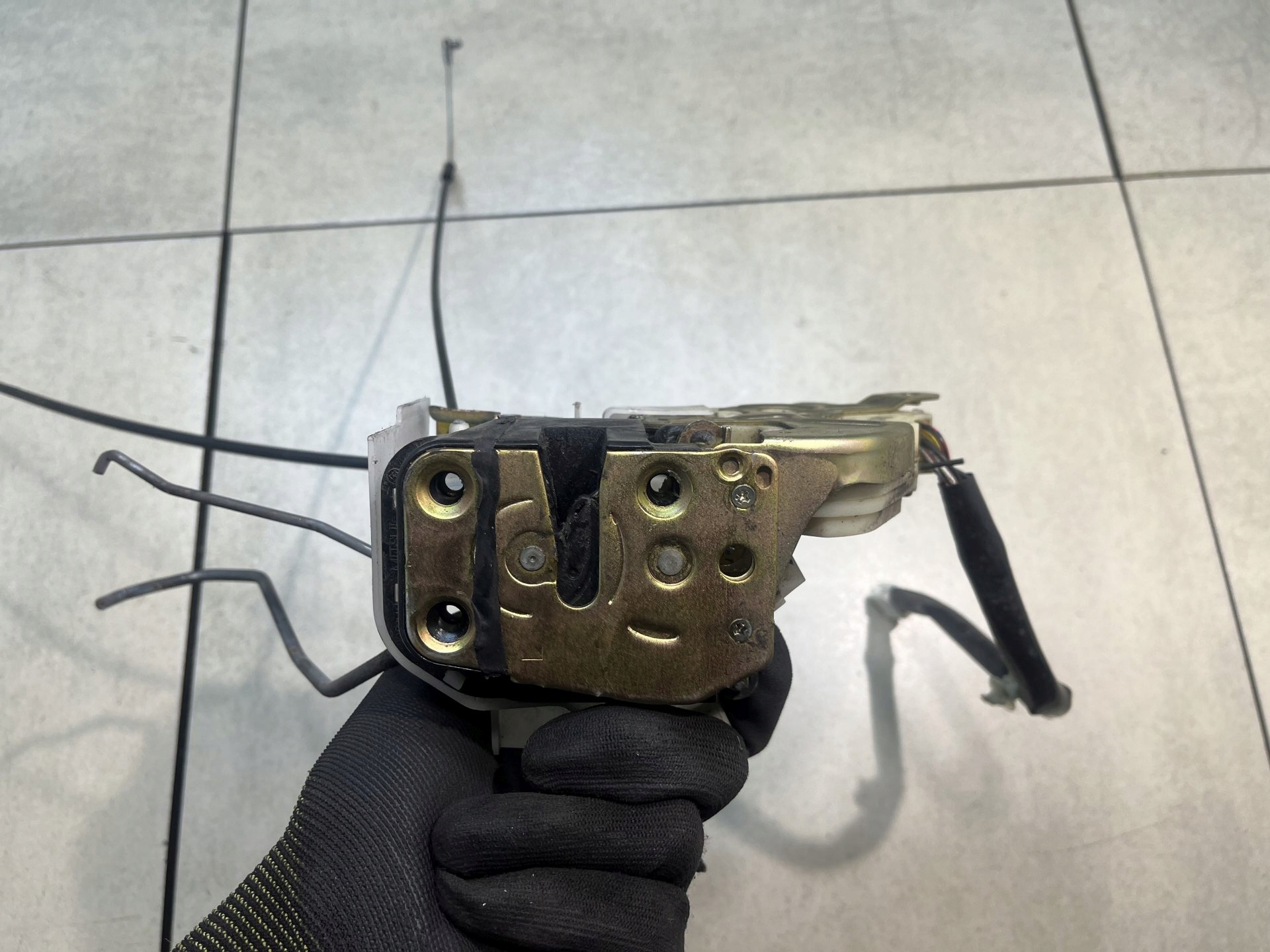 lock door left front 3PIN MAZDA MPV 2.0 D